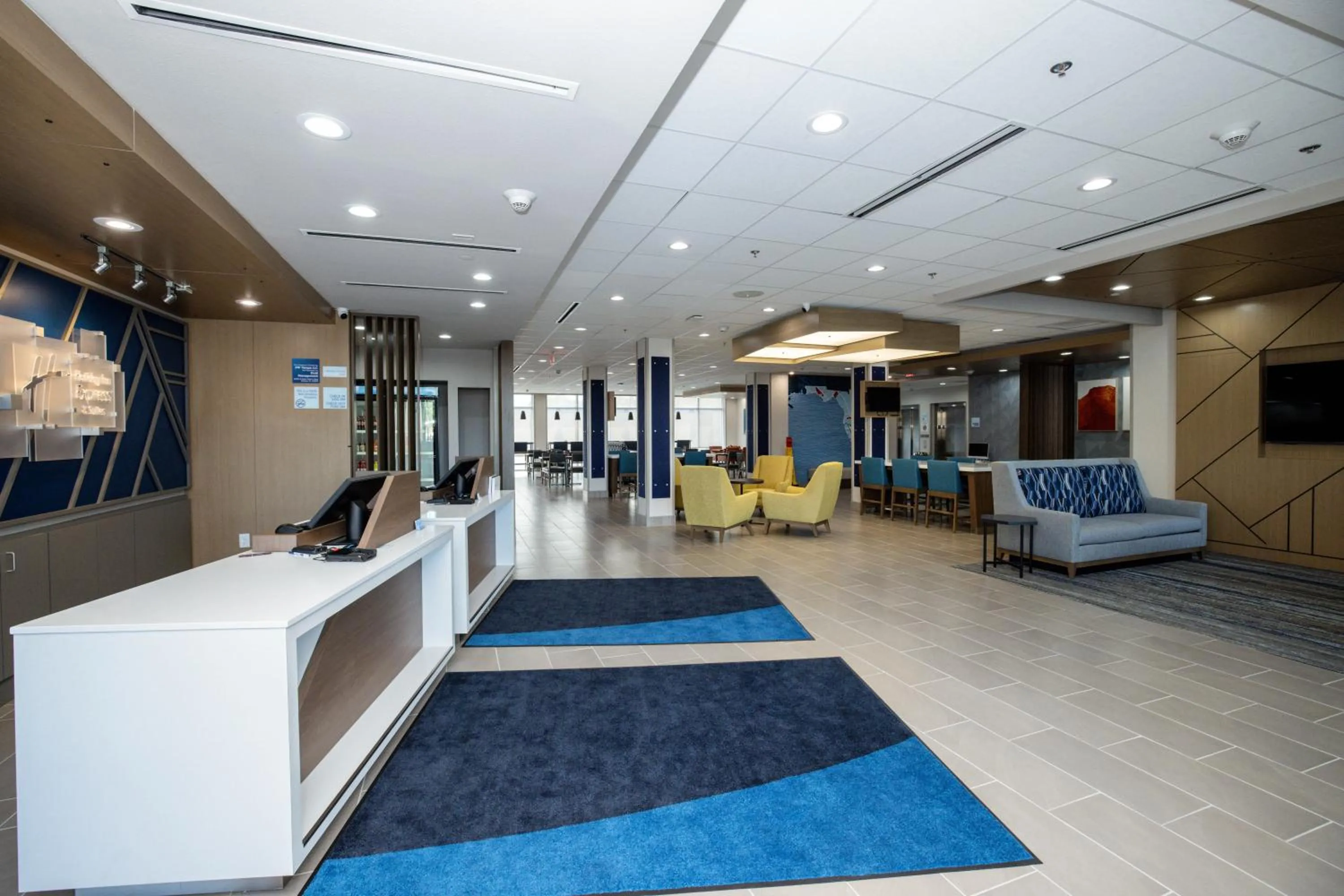 Lobby or reception in Holiday Inn Express & Suites Tampa Stadium - Airport Area by IHG