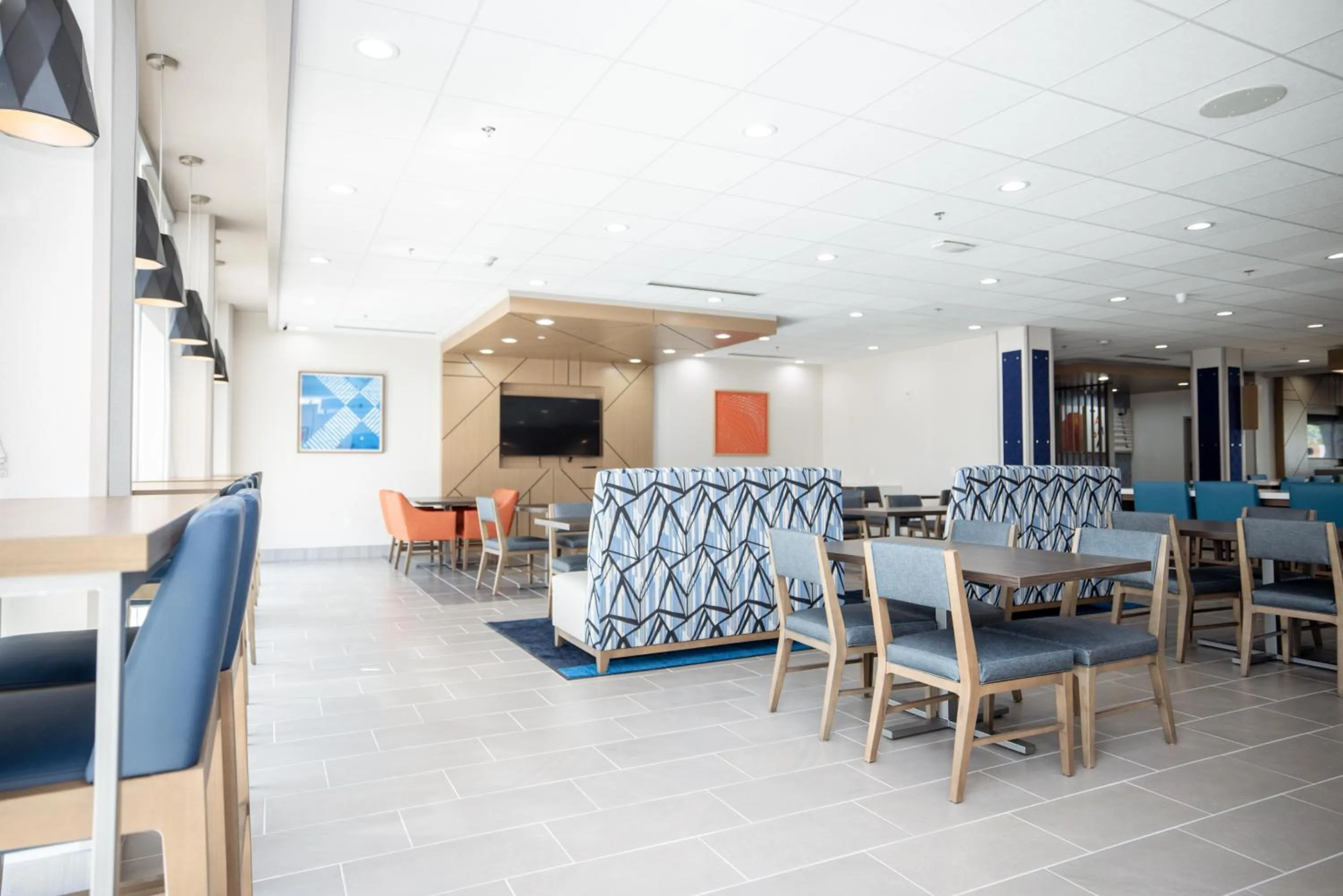 Breakfast in Holiday Inn Express & Suites Tampa Stadium - Airport Area by IHG