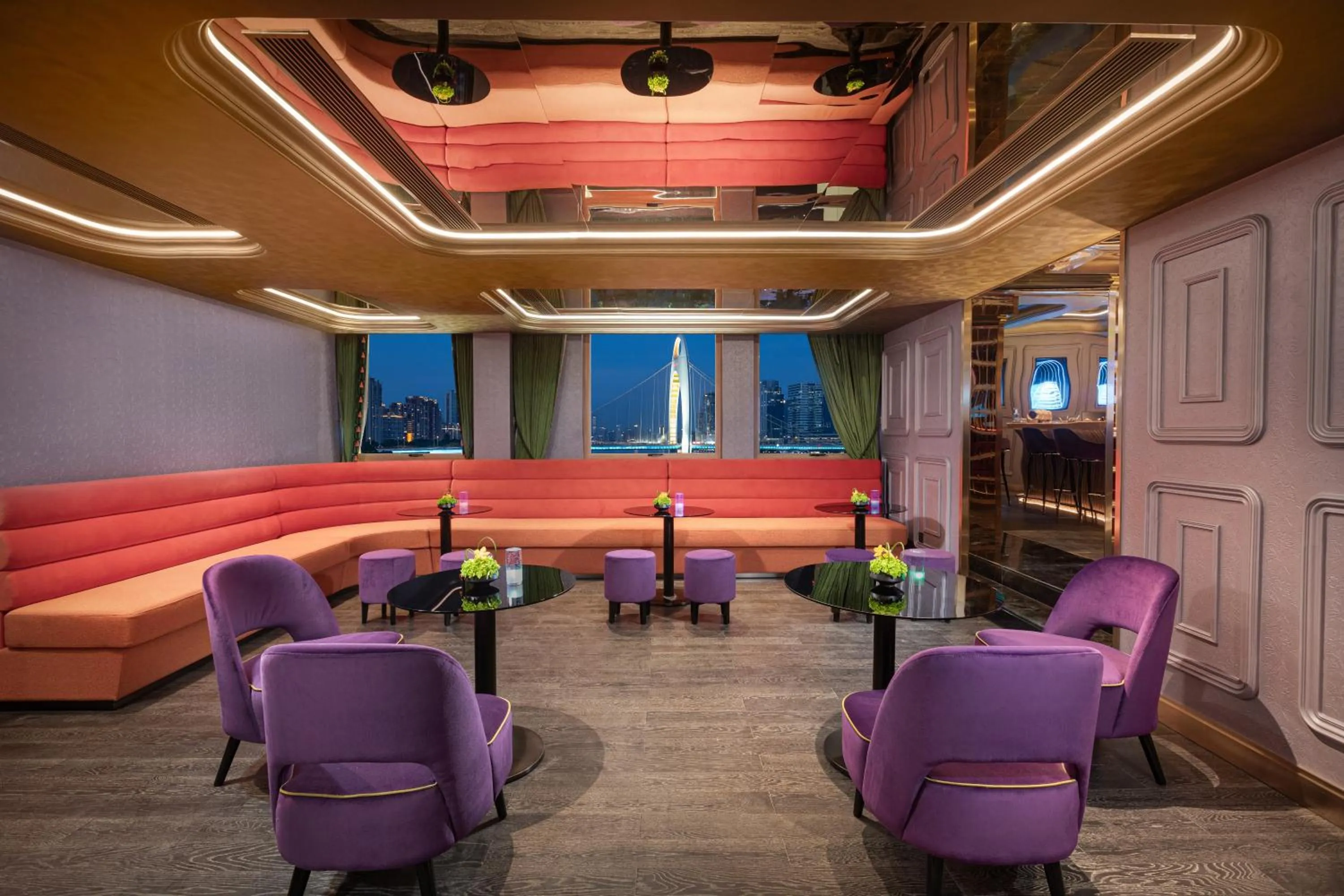 Lounge or bar in Hotel Indigo Guangzhou Haixinsha by IHG