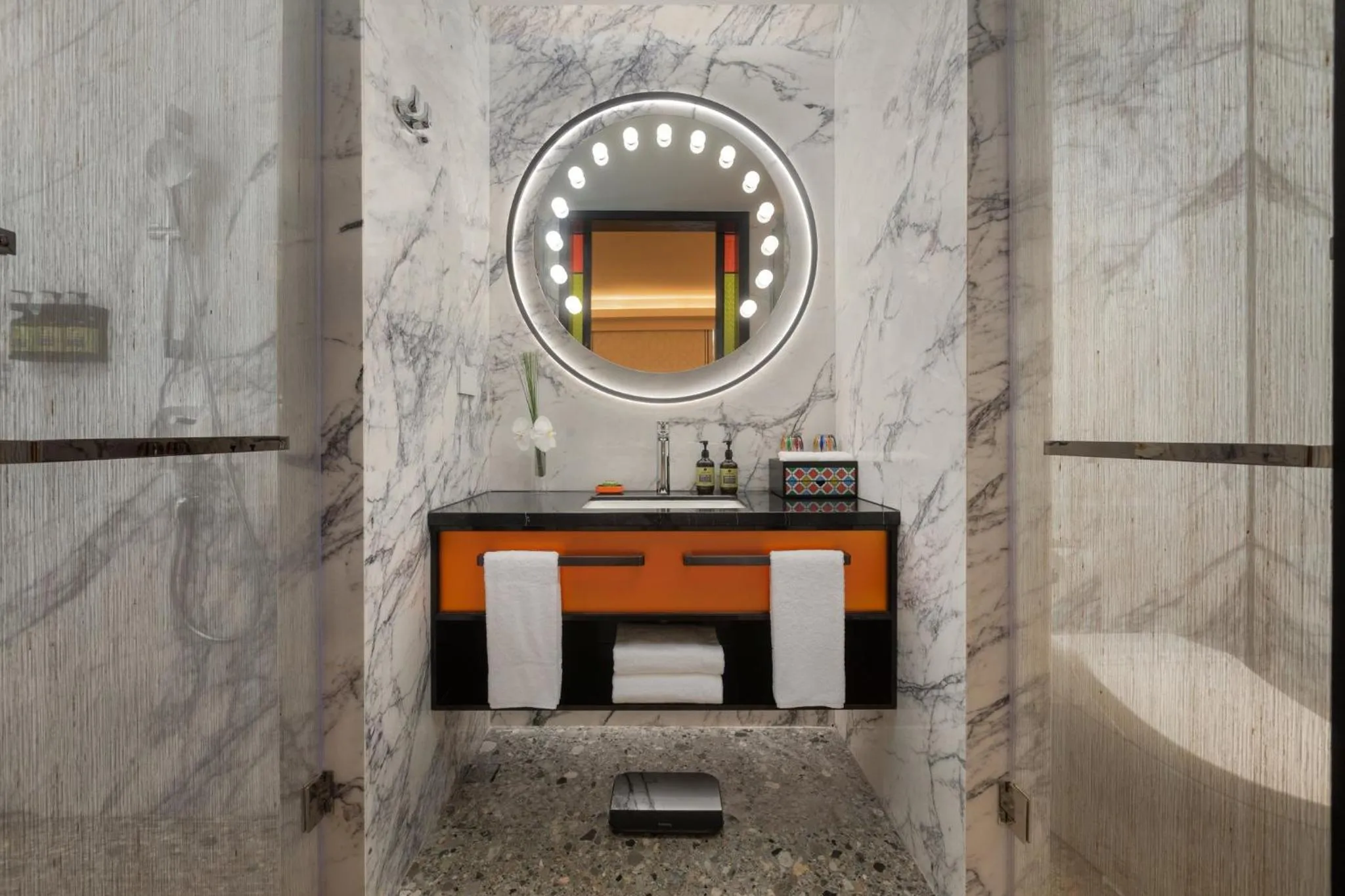 Bathroom in Hotel Indigo Guangzhou Haixinsha by IHG