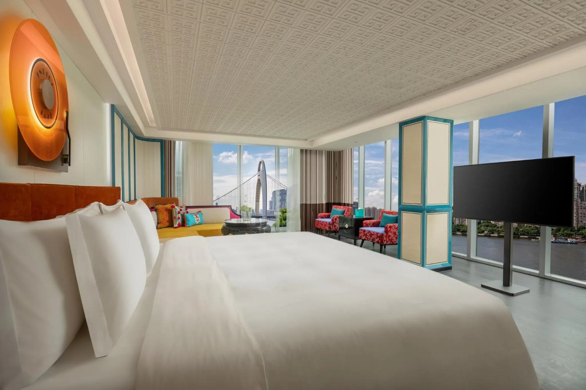 Photo of the whole room, Bed in Hotel Indigo Guangzhou Haixinsha by IHG