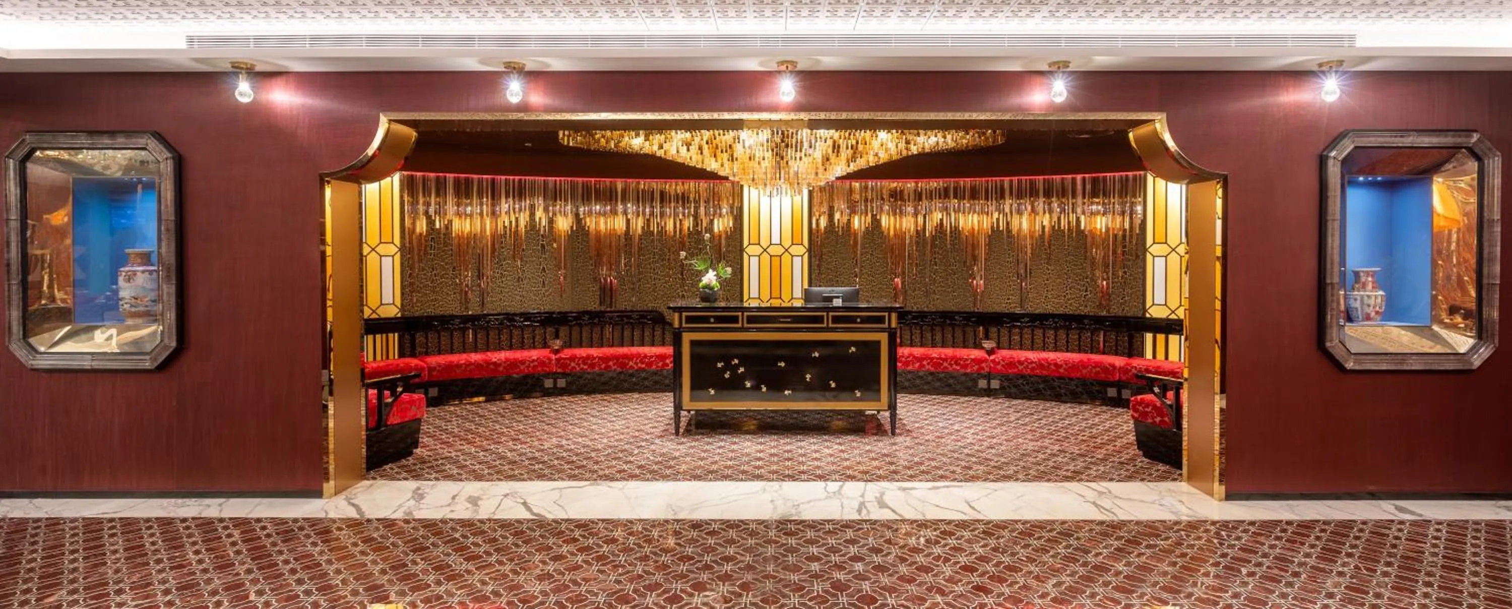 concierge in Hotel Indigo Guangzhou Haixinsha by IHG