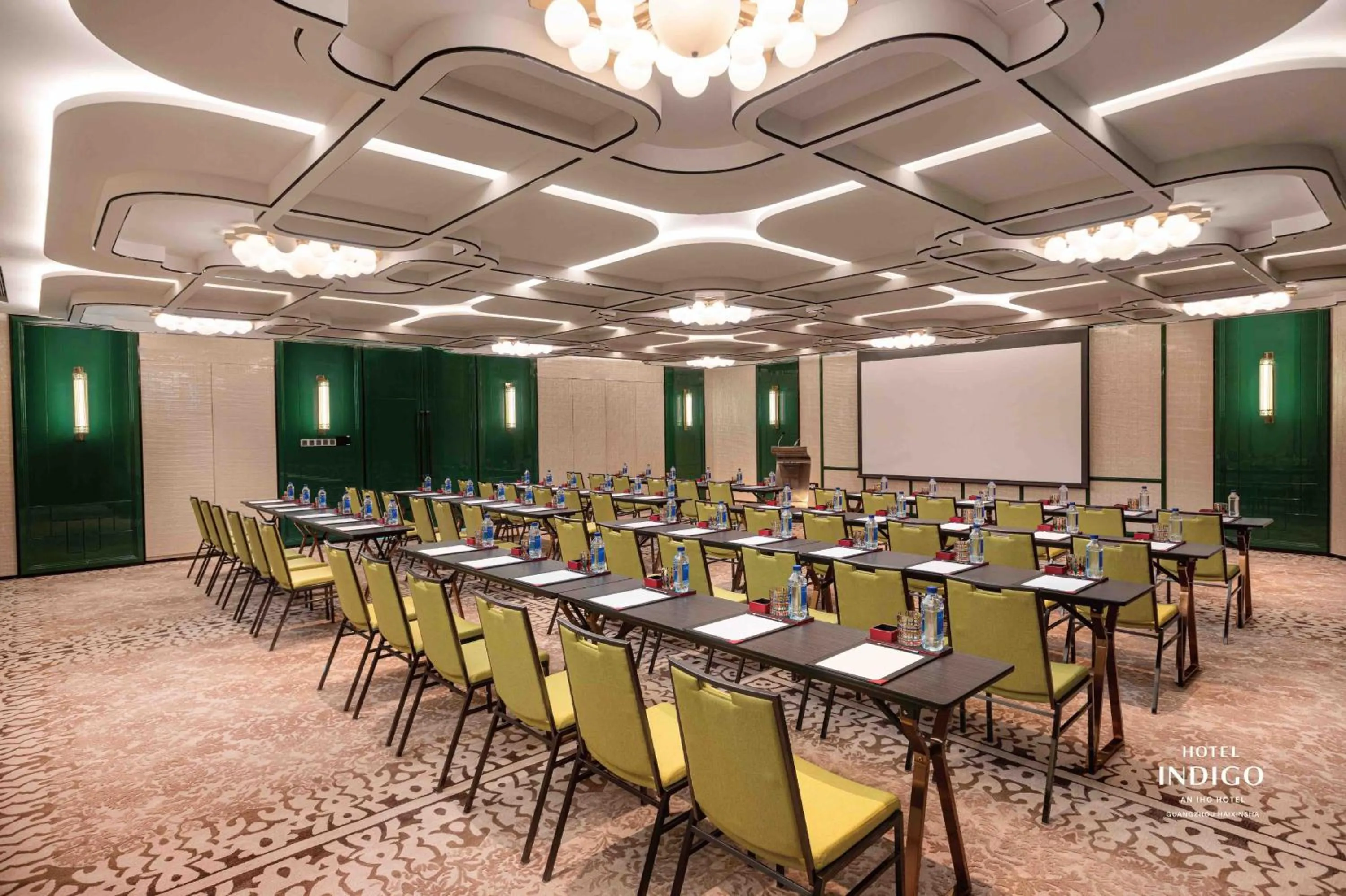 Meeting/conference room in Hotel Indigo Guangzhou Haixinsha by IHG