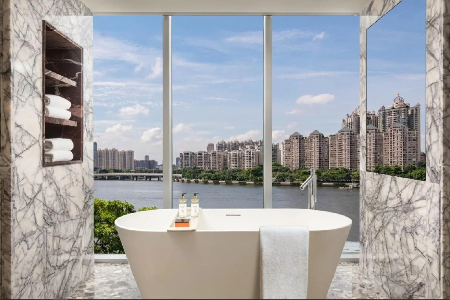 Day in Hotel Indigo Guangzhou Haixinsha by IHG