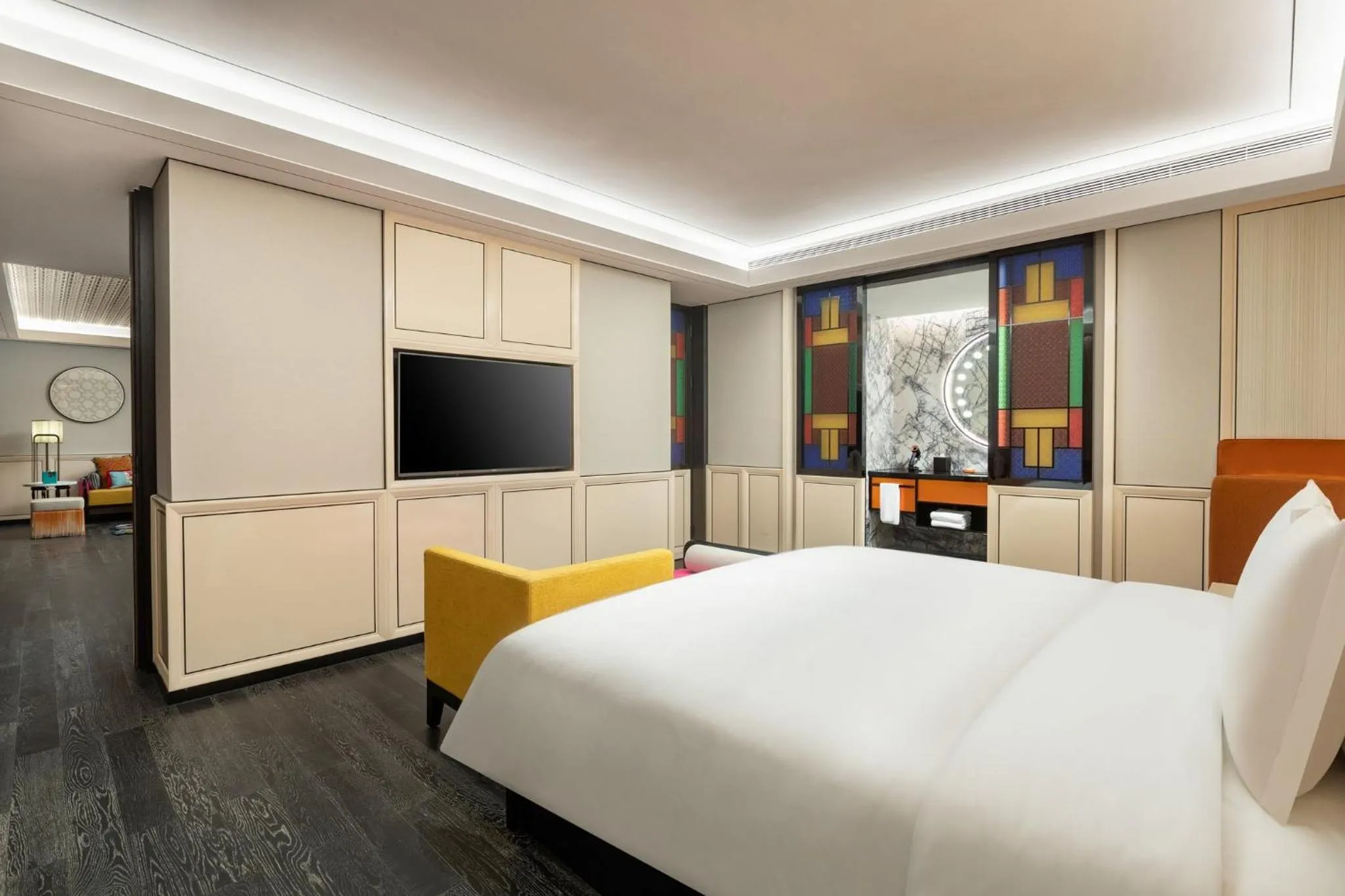 Photo of the whole room, Bed in Hotel Indigo Guangzhou Haixinsha by IHG