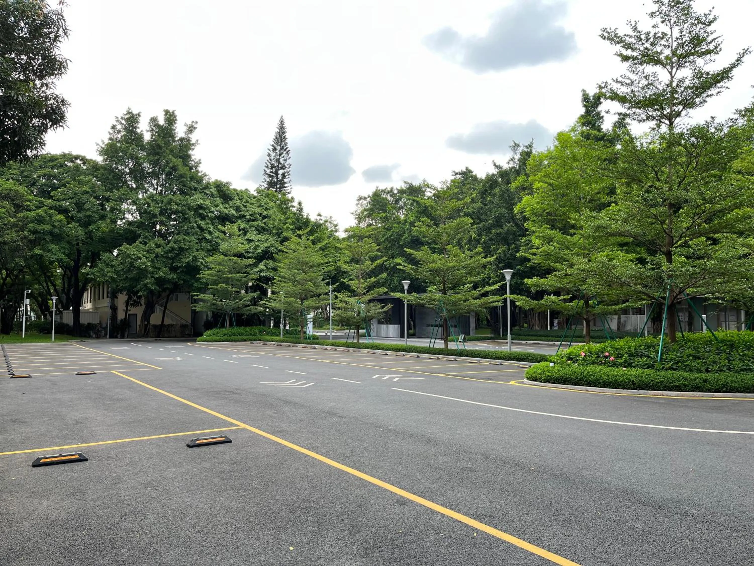 Parking in Hotel Indigo Guangzhou Haixinsha by IHG