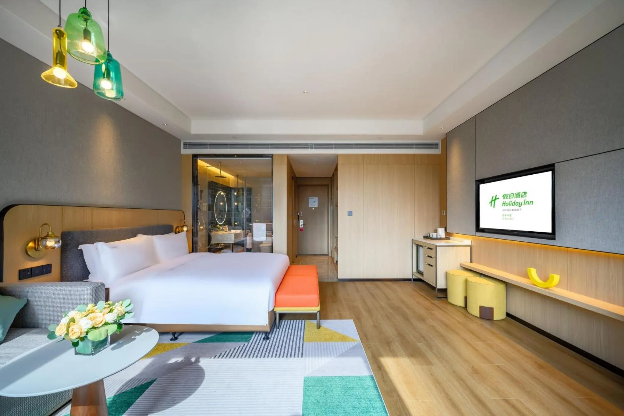 Photo of the whole room, Bed in Holiday Inn Xi'an East by IHG