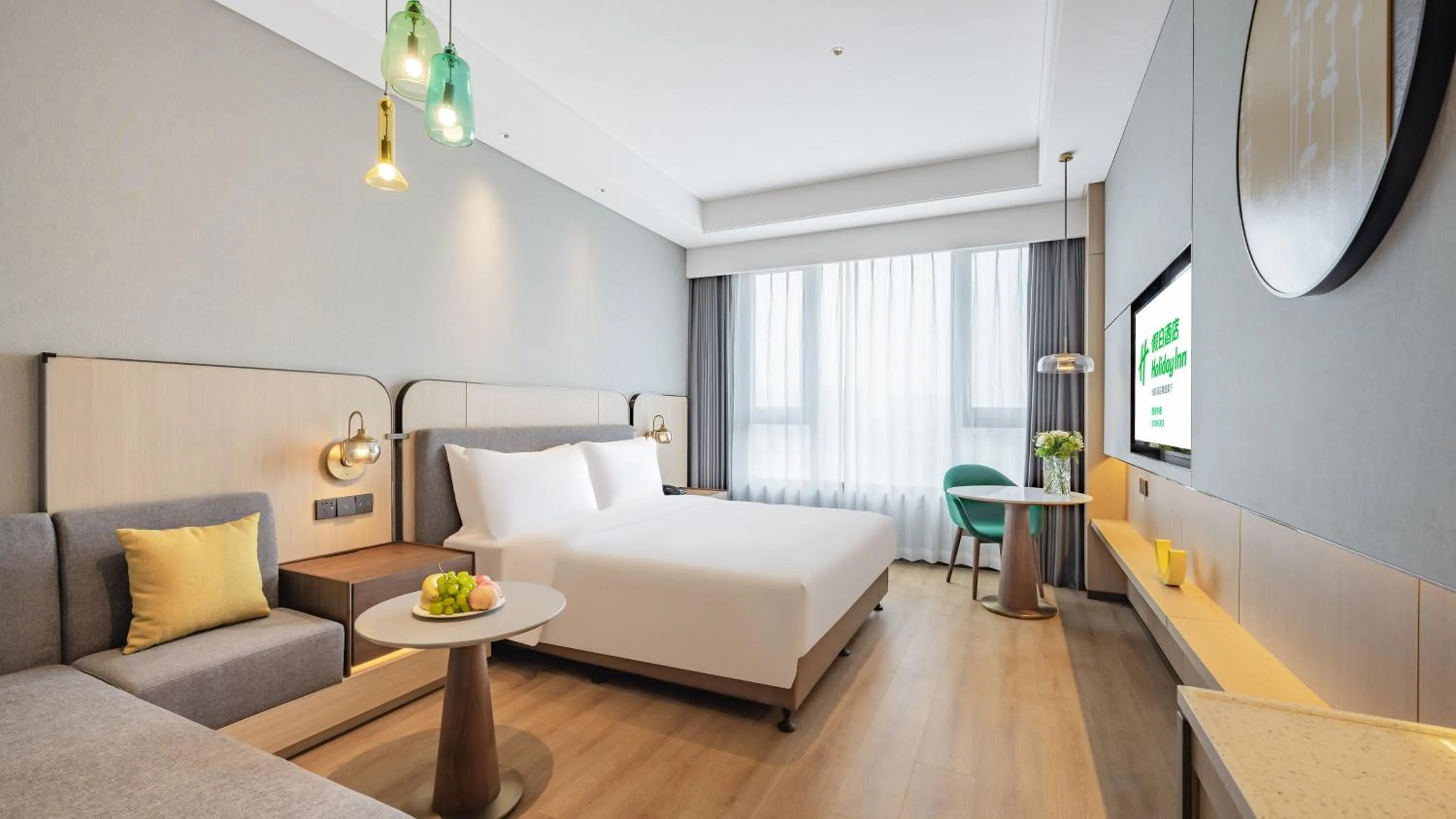 Photo of the whole room, Bed in Holiday Inn Xi'an East by IHG