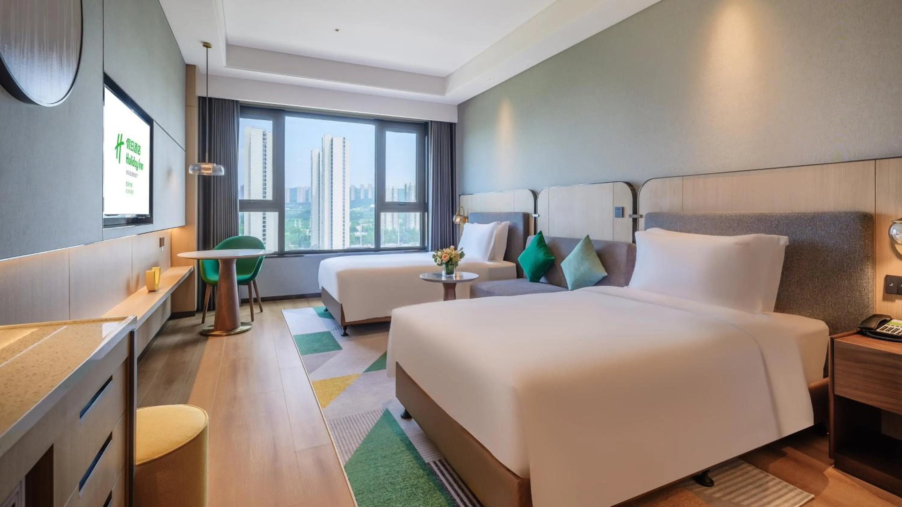 Photo of the whole room, Bed in Holiday Inn Xi'an East by IHG