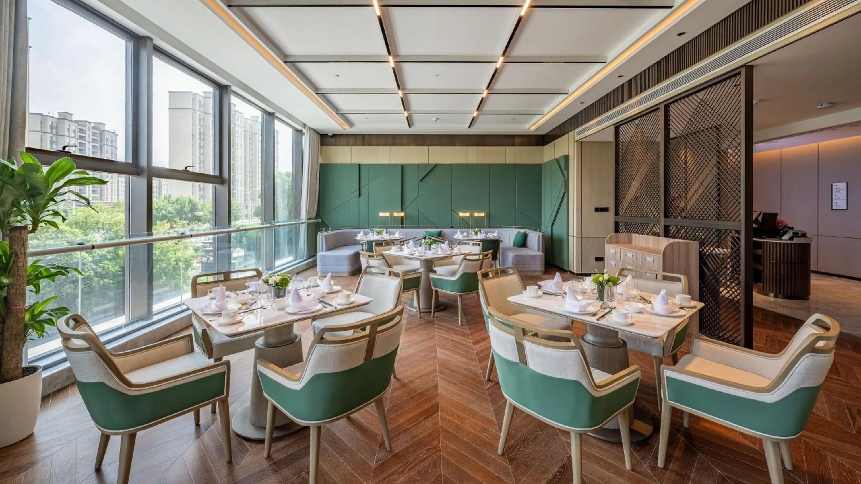 Restaurant/places to eat in Holiday Inn Xi'an East by IHG