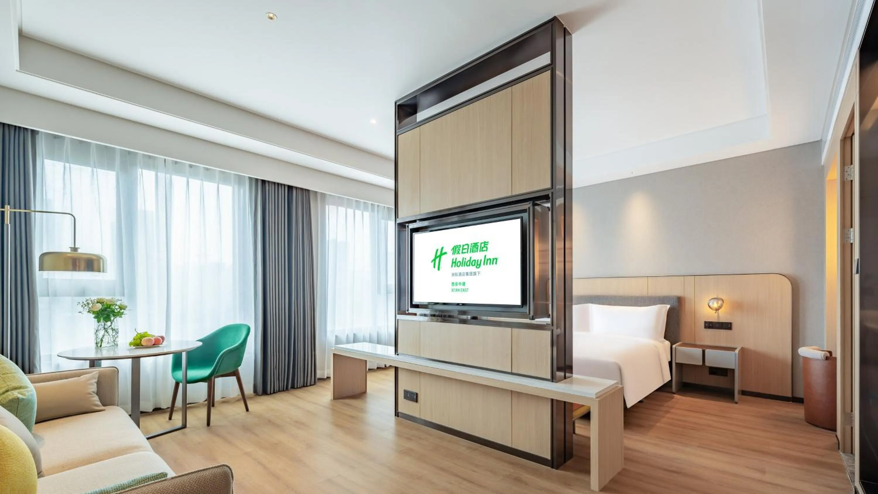 Photo of the whole room, Bed in Holiday Inn Xi'an East by IHG