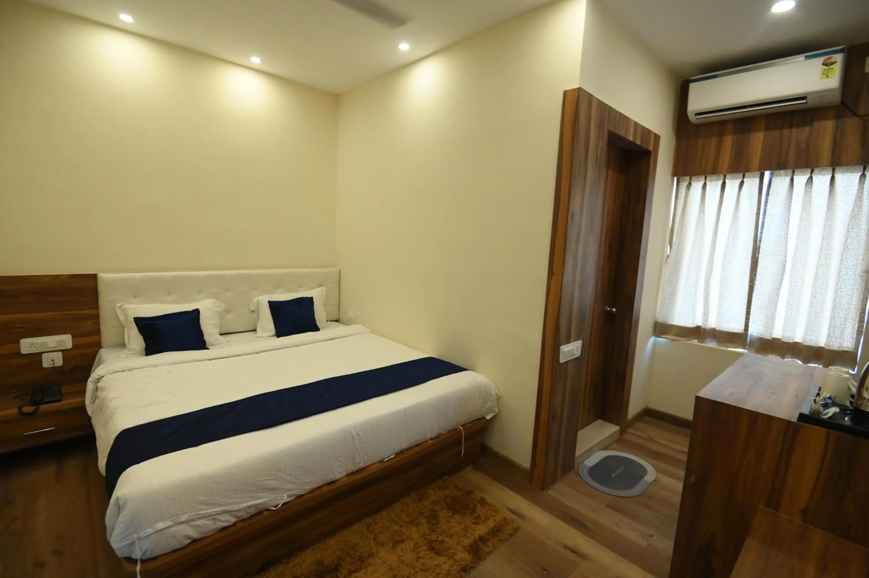 Photo of the whole room, Bed in Namastey Puri