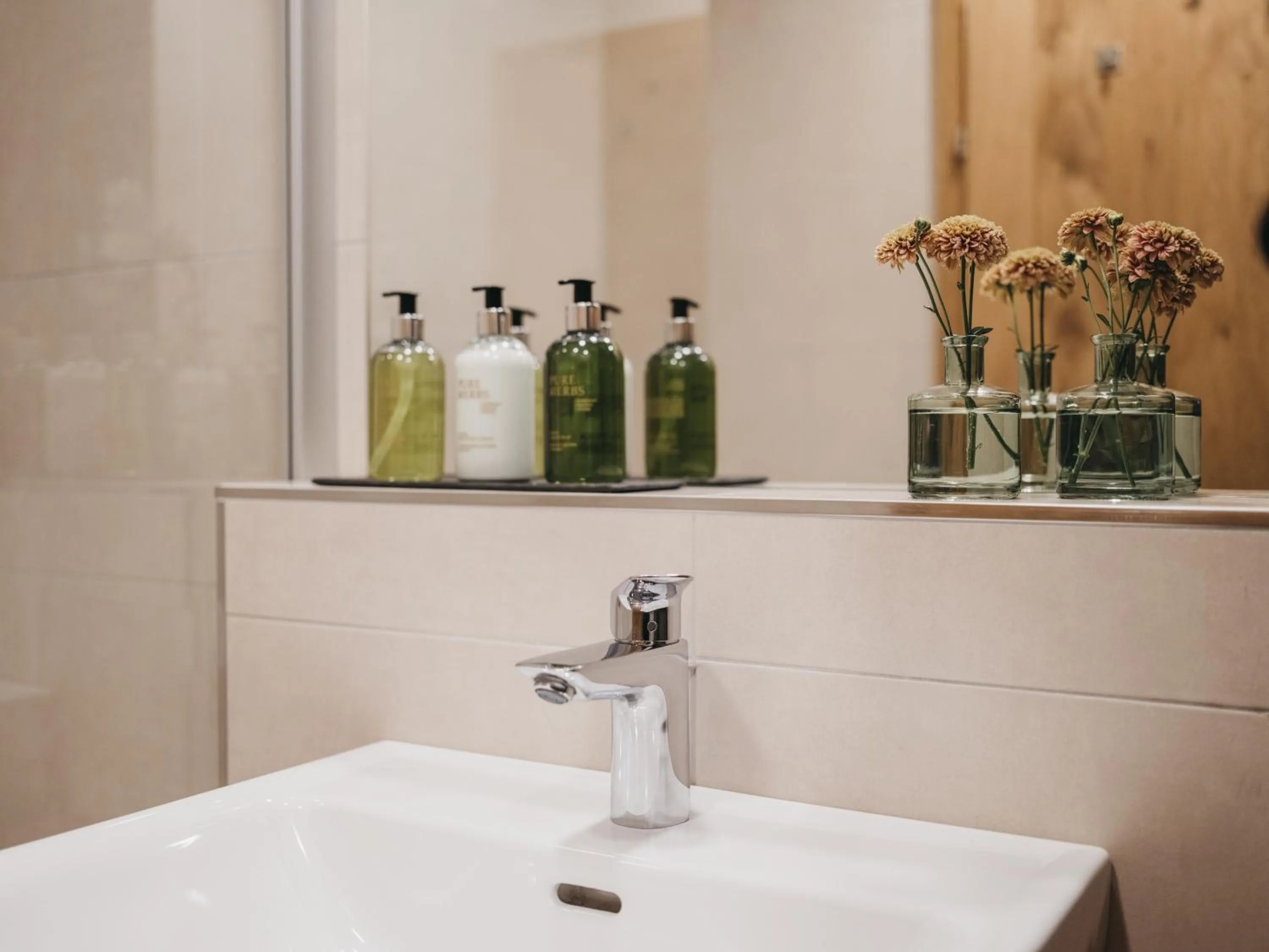 Bathroom in Hotel Victoria by VAYA