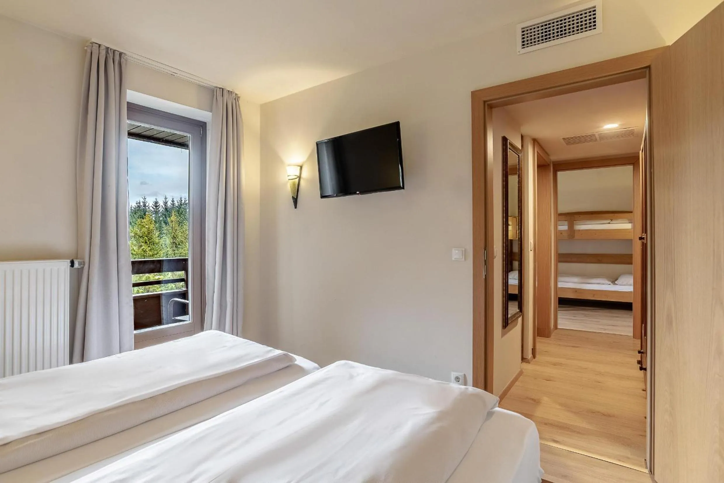 Family Room with Balcony in Hotel Victoriya