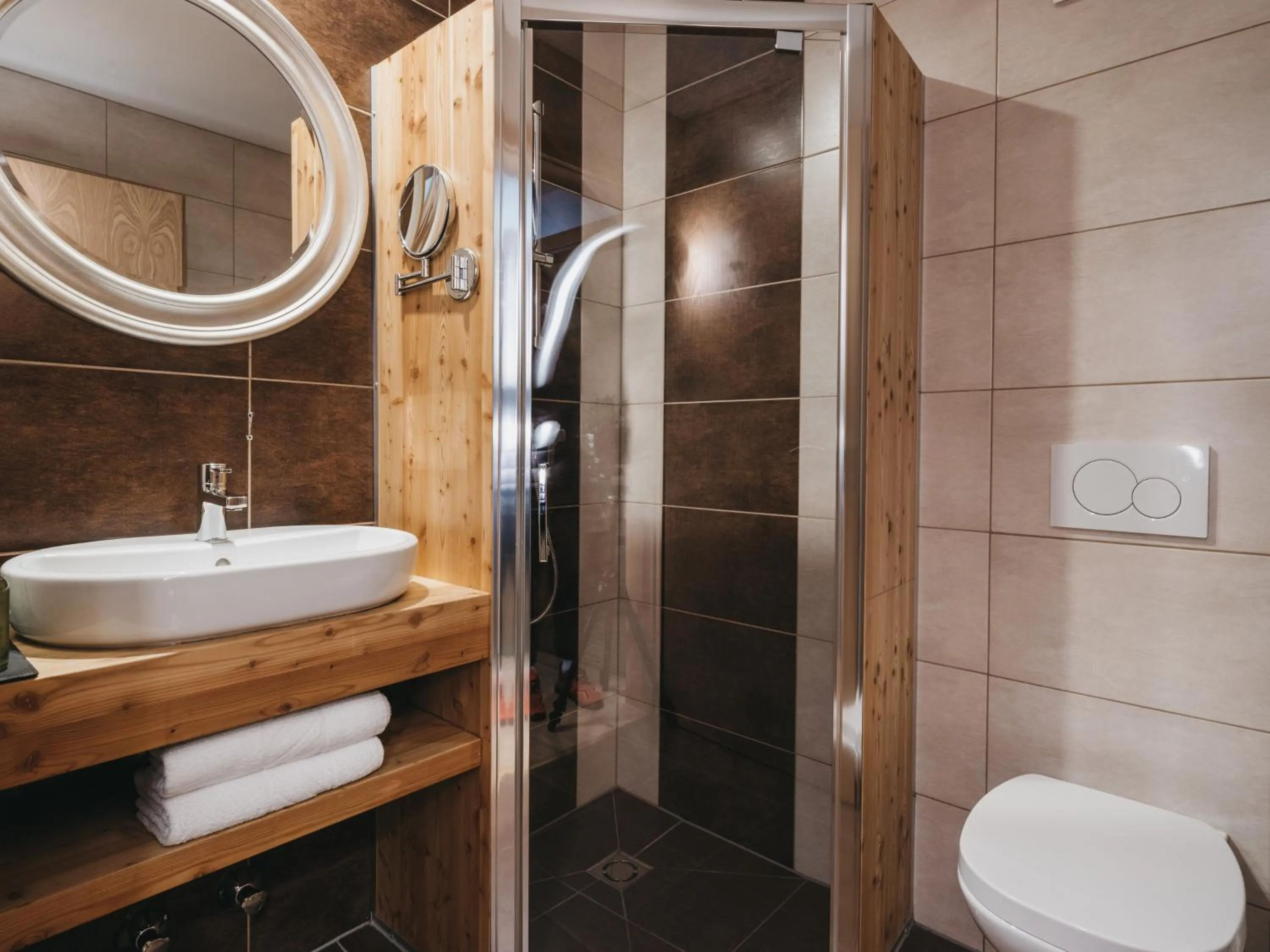 Bathroom in Hotel Victoria by VAYA