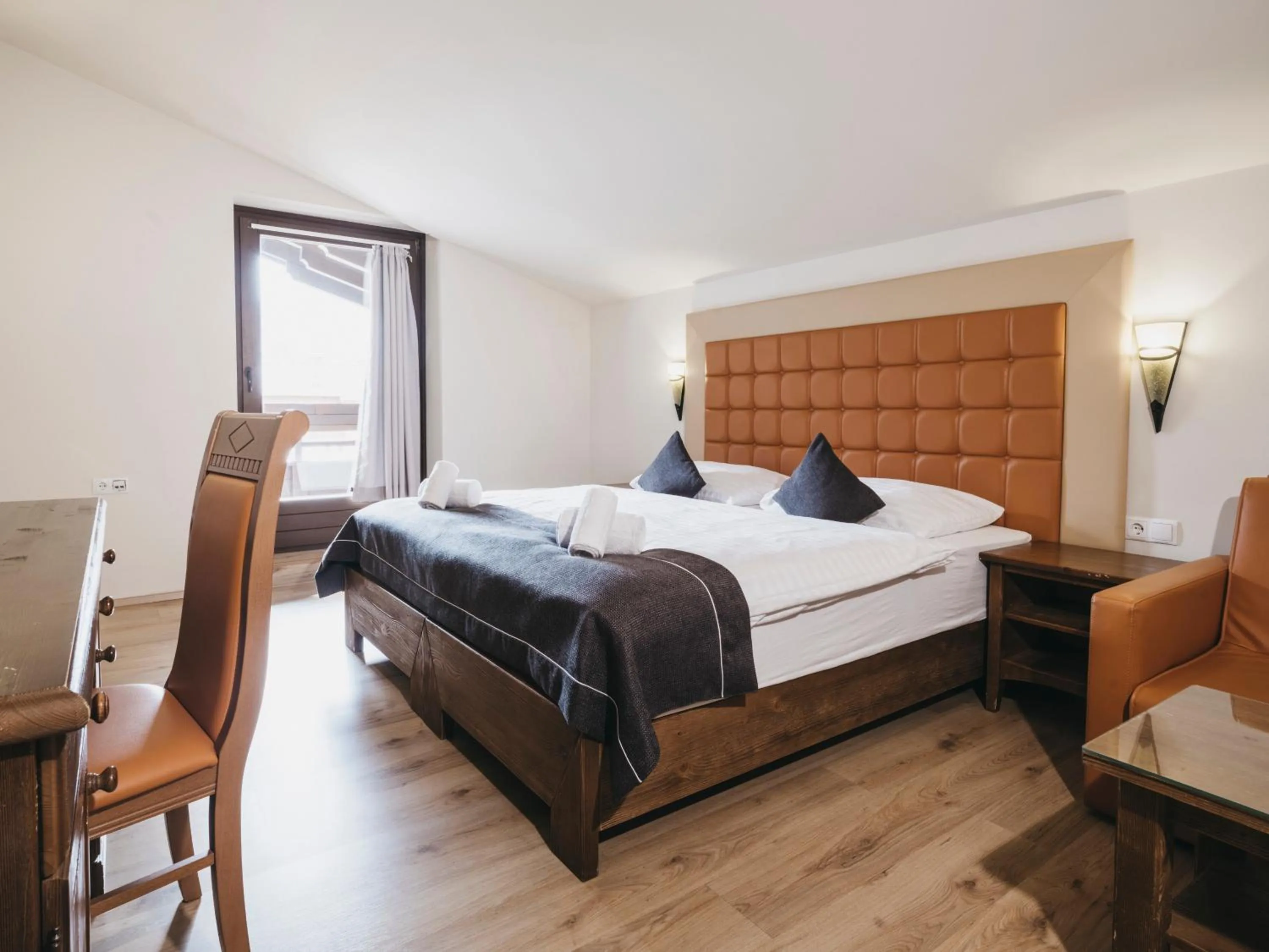 Family in Hotel Victoria by VAYA