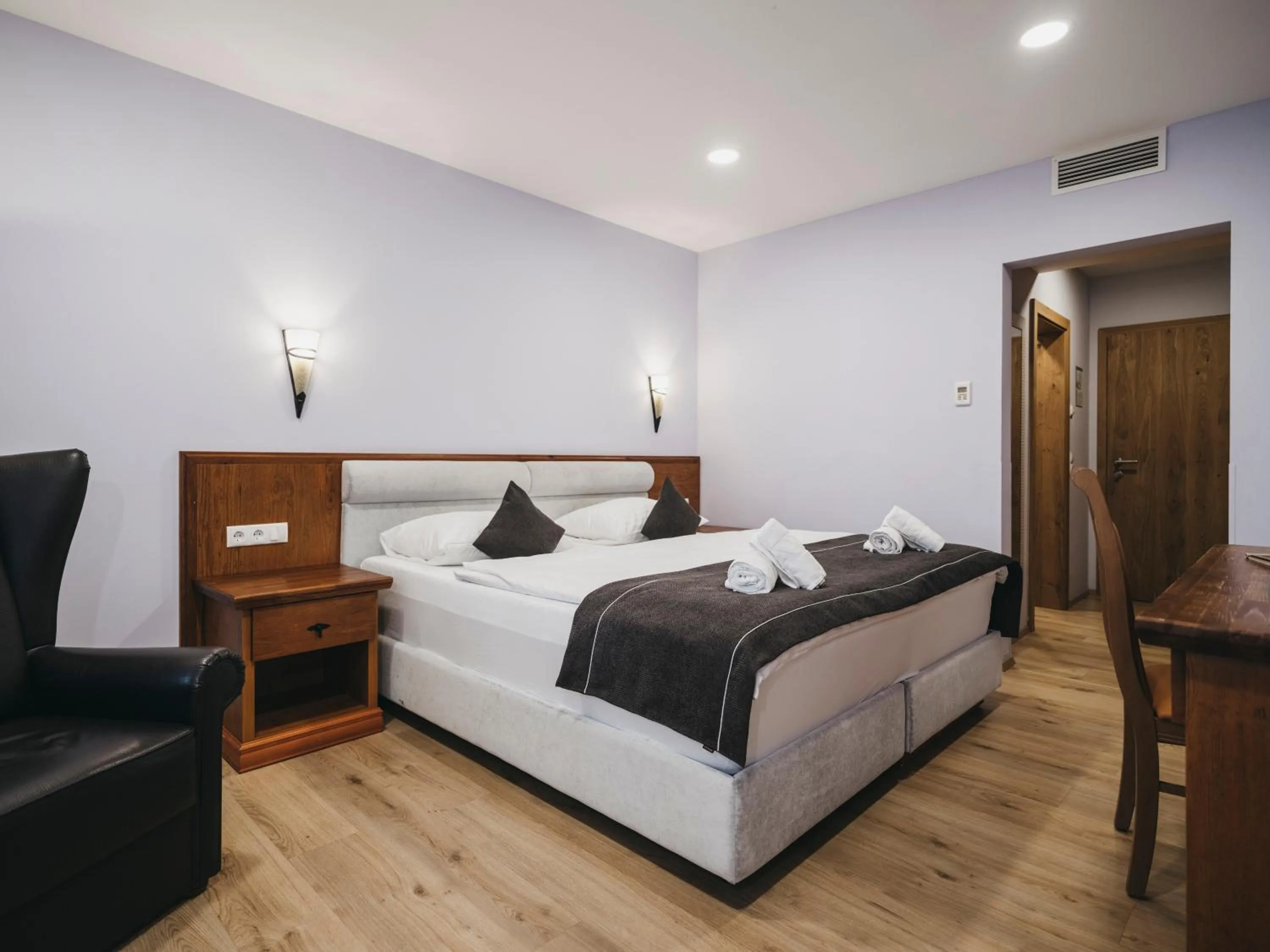 Photo of the whole room in Hotel Victoria by VAYA