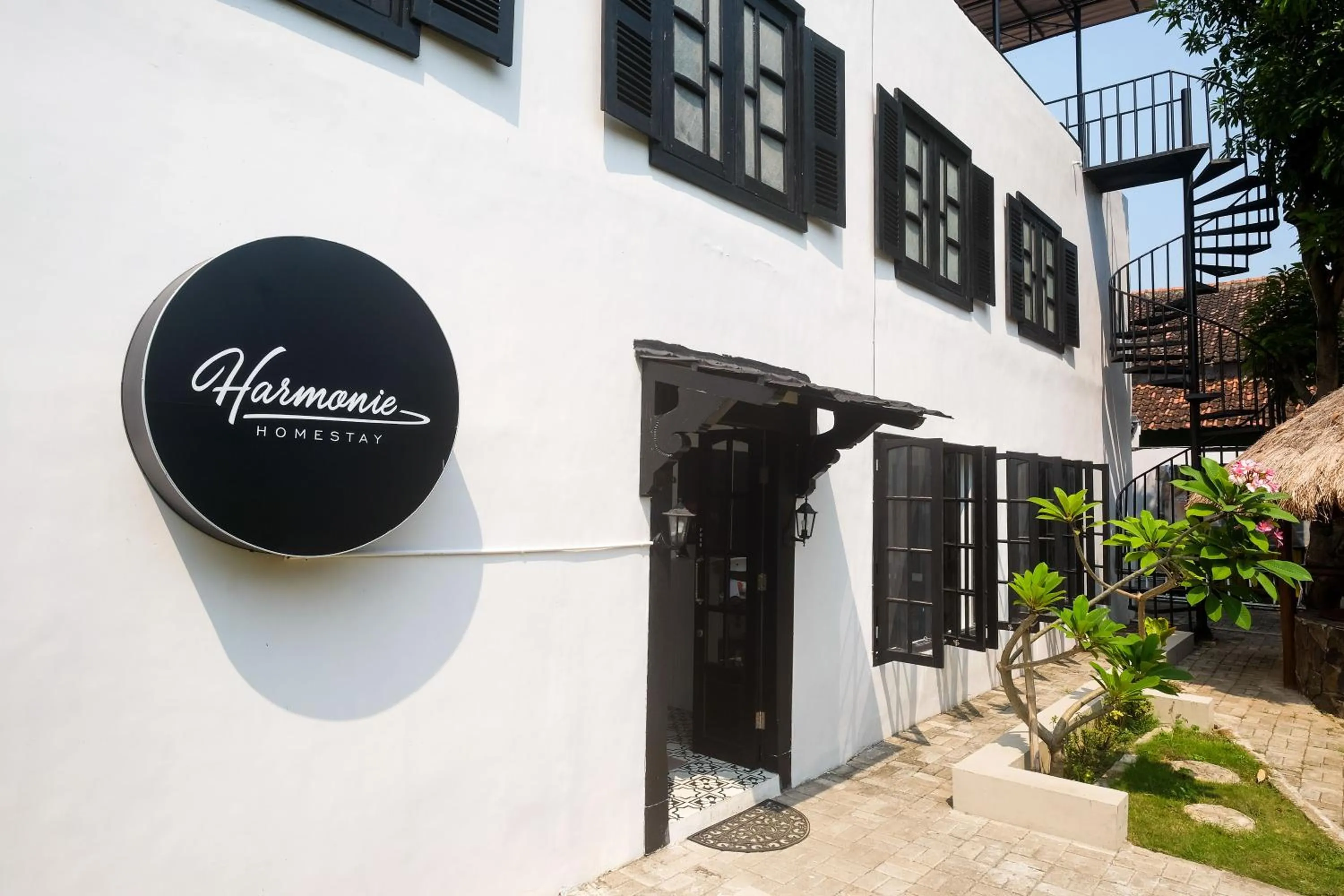 Property building in RedDoorz Plus @ Harmonie Cepu Blora