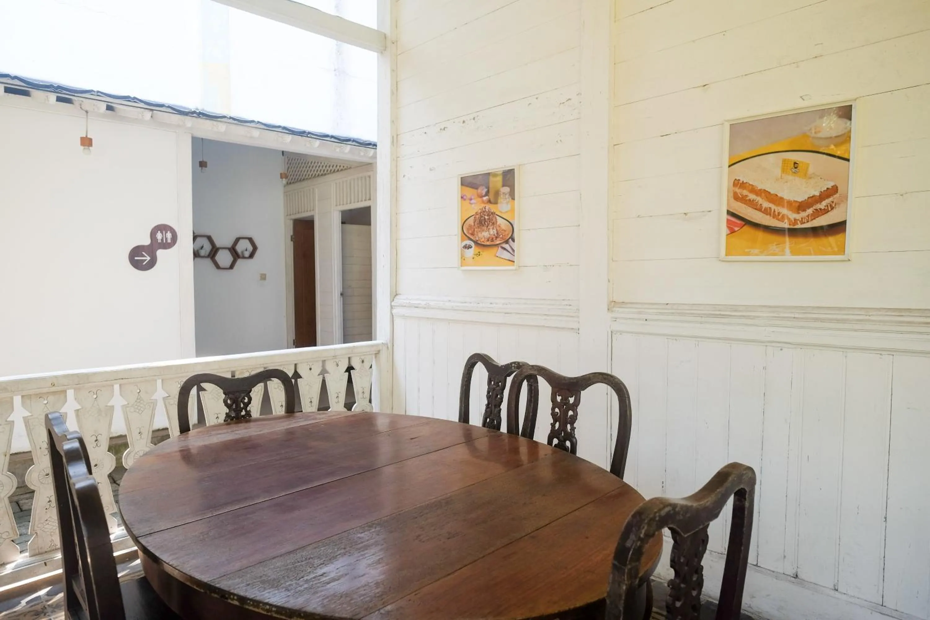 Seating area in RedDoorz Plus @ Harmonie Cepu Blora