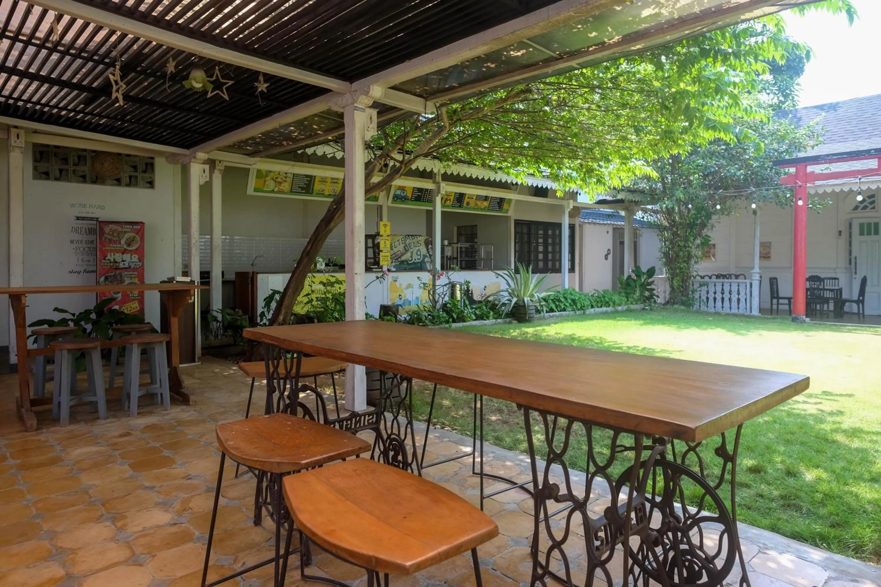 Seating area in RedDoorz Plus @ Harmonie Cepu Blora