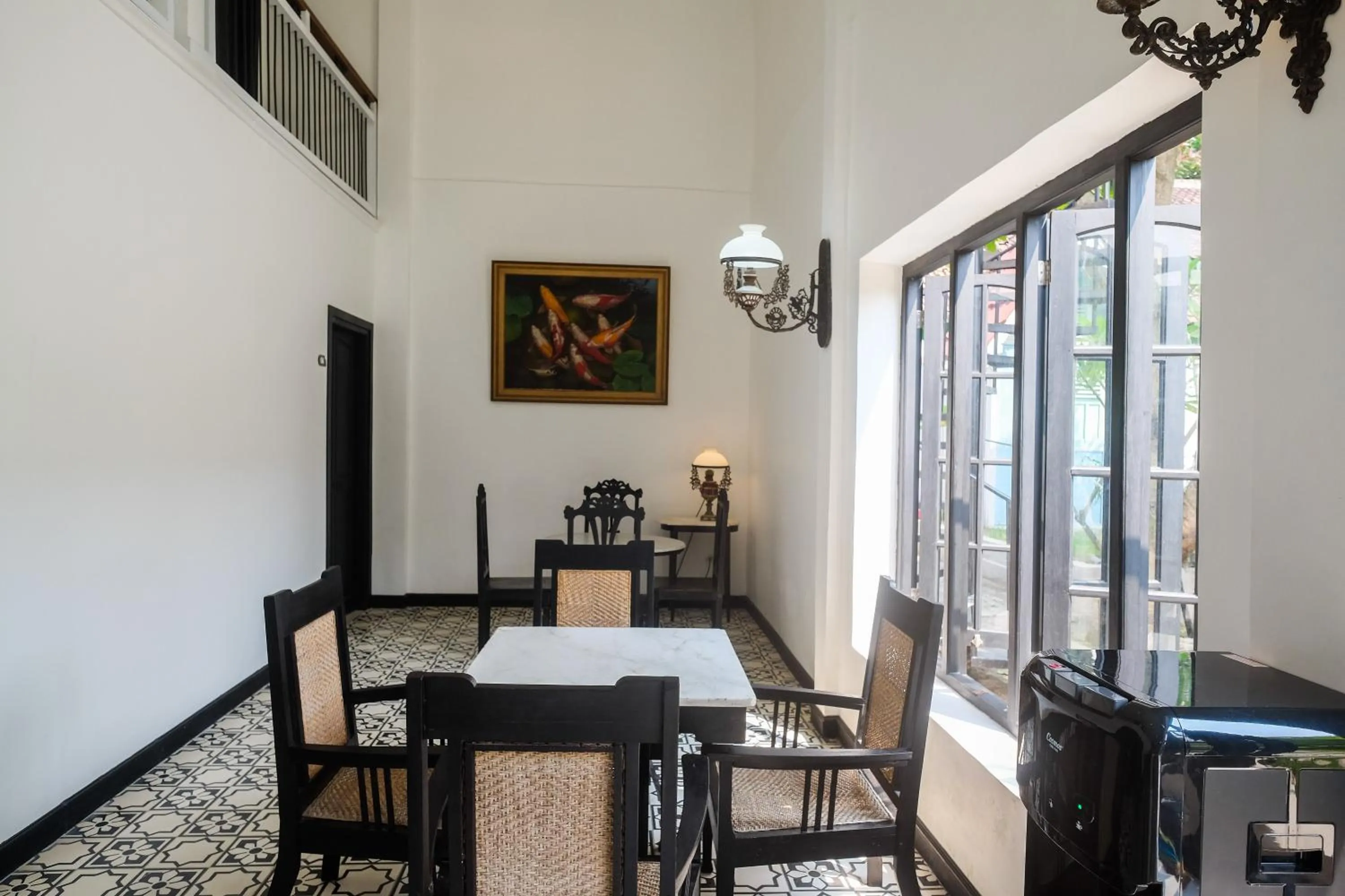 Seating area in RedDoorz Plus @ Harmonie Cepu Blora