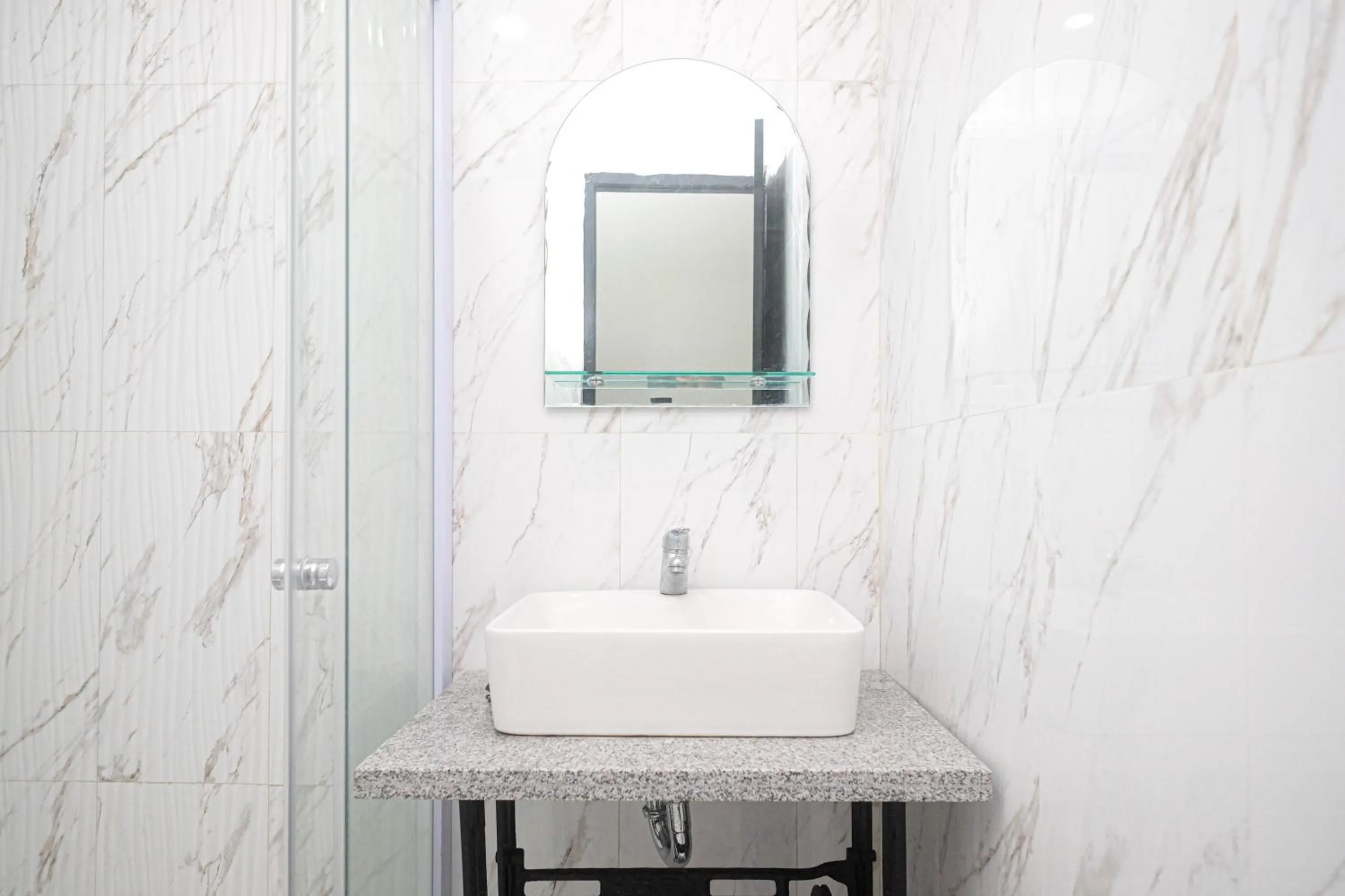 Bathroom in RedDoorz Plus @ Harmonie Cepu Blora