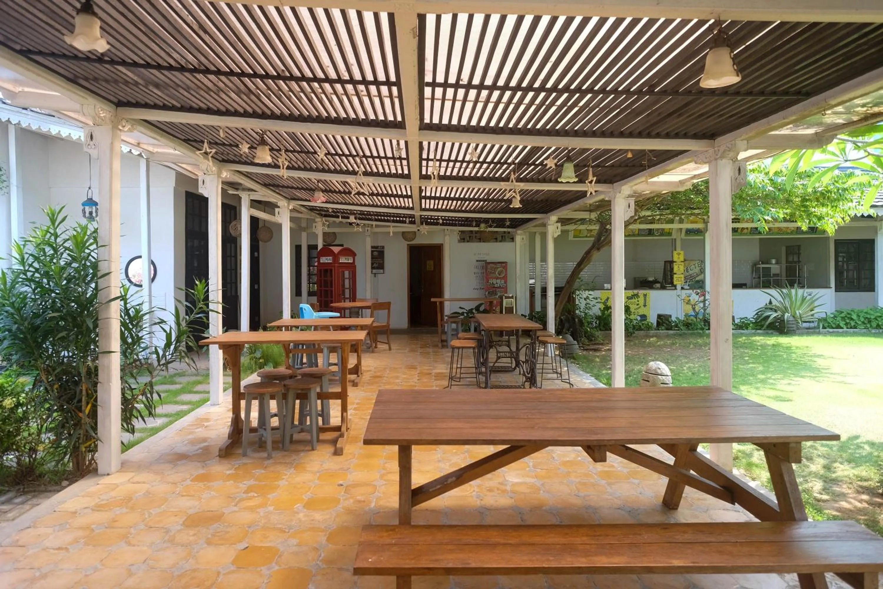 Seating area in RedDoorz Plus @ Harmonie Cepu Blora