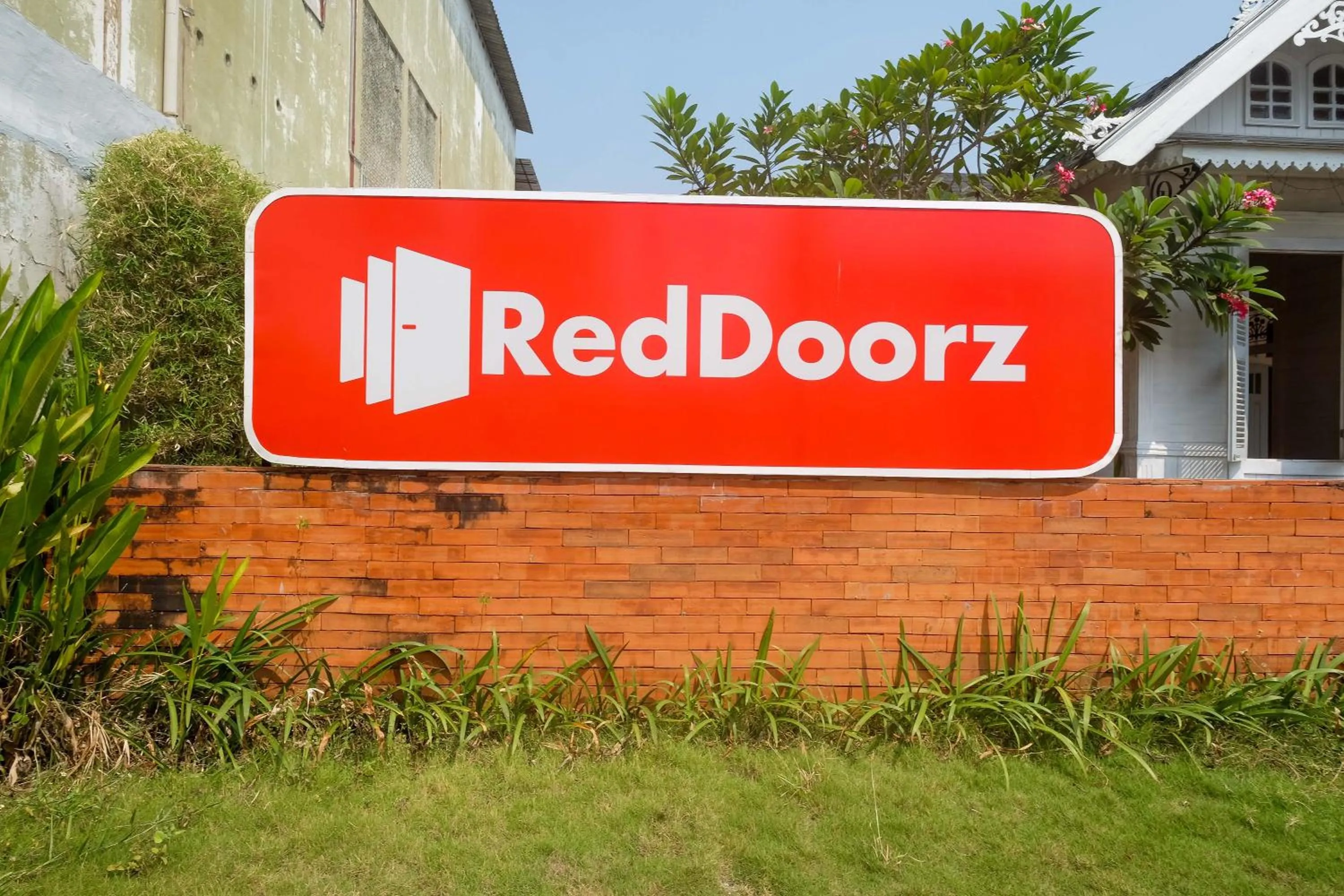 Property logo or sign in RedDoorz Plus @ Harmonie Cepu Blora