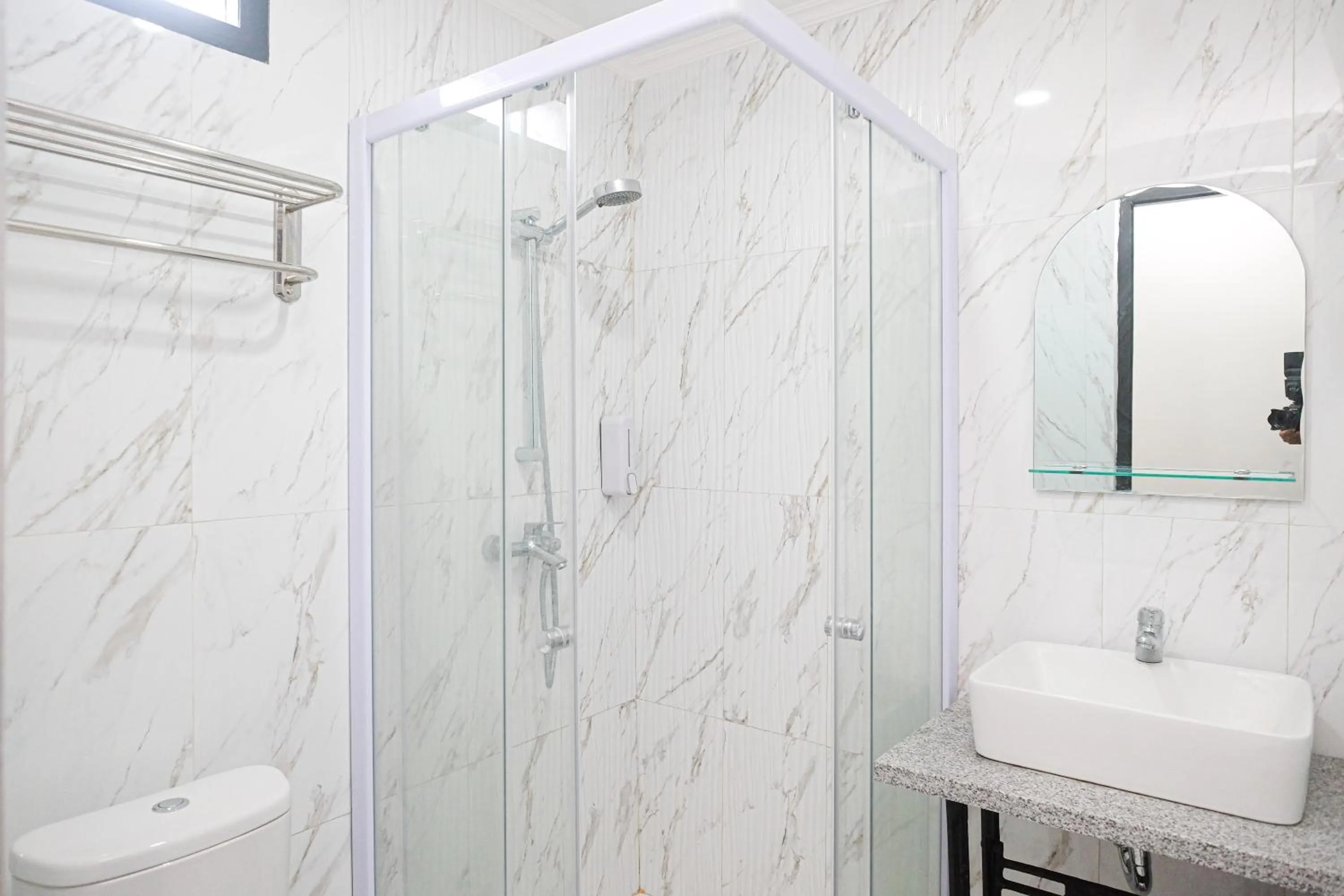 Bathroom in RedDoorz Plus @ Harmonie Cepu Blora