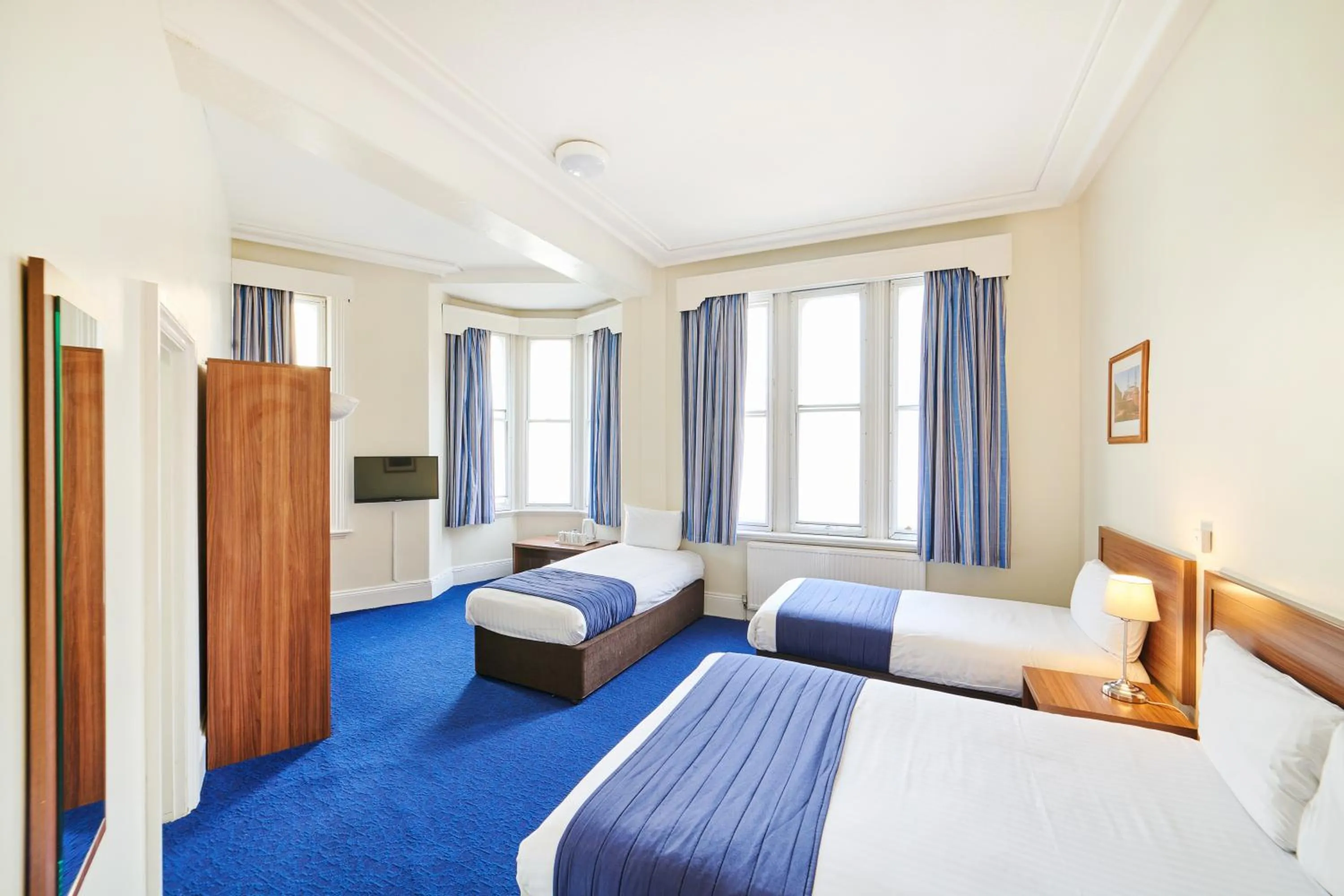 Bed in Discovery Inn - Leeds