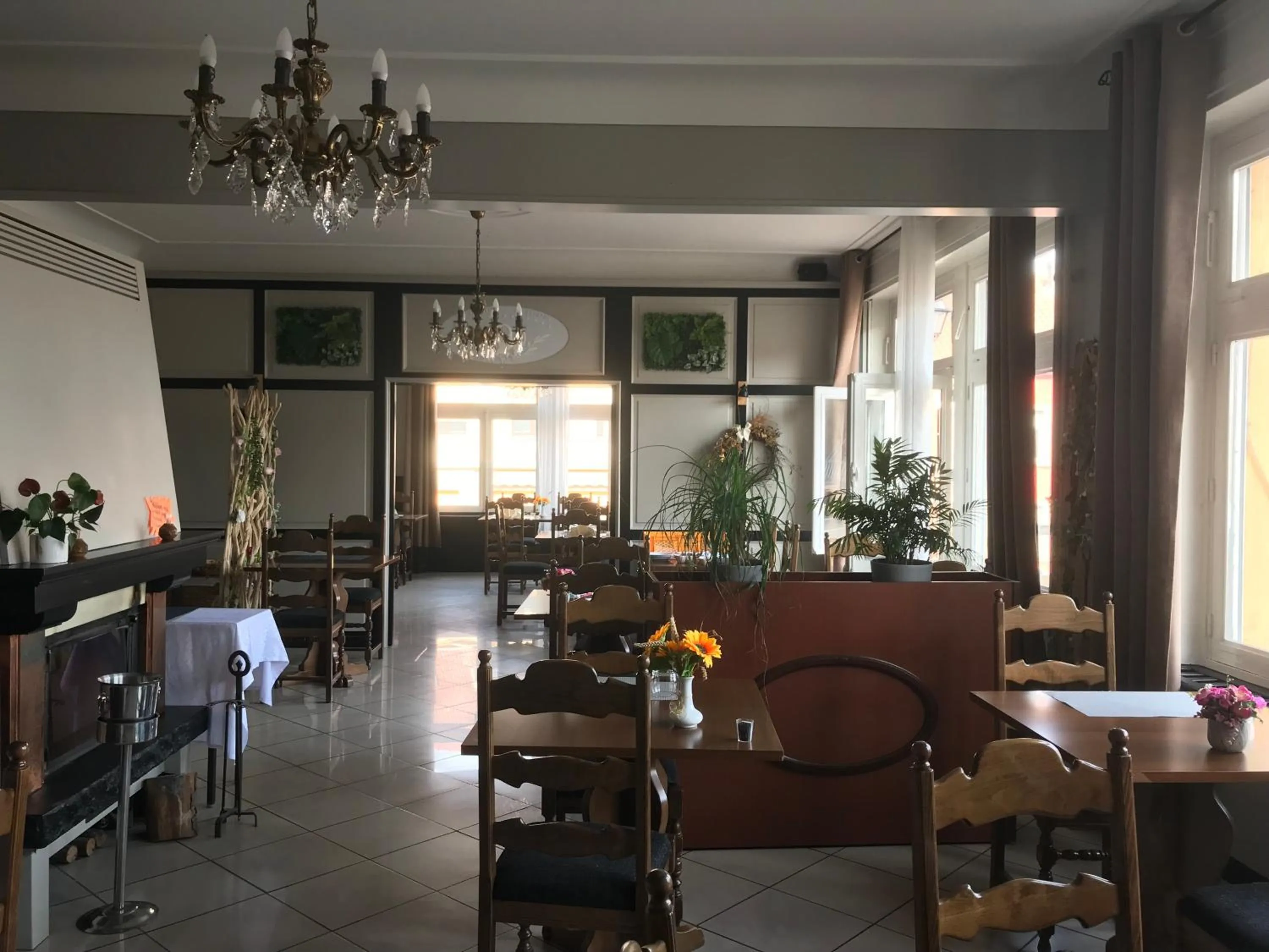 Breakfast in Logis Hôtel & Restaurant - Le Floride