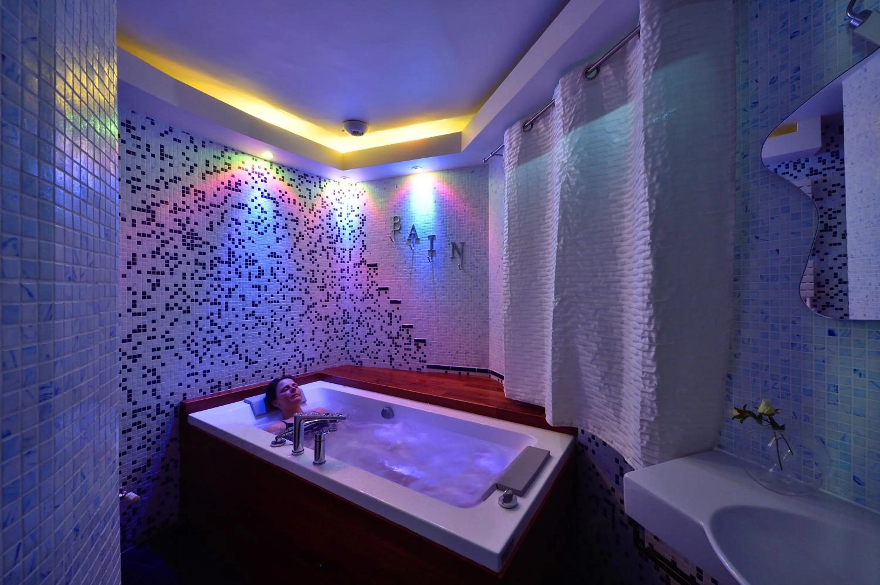 Bathroom in Chambres d'hôtes Villa de Vienne-en-Arthies