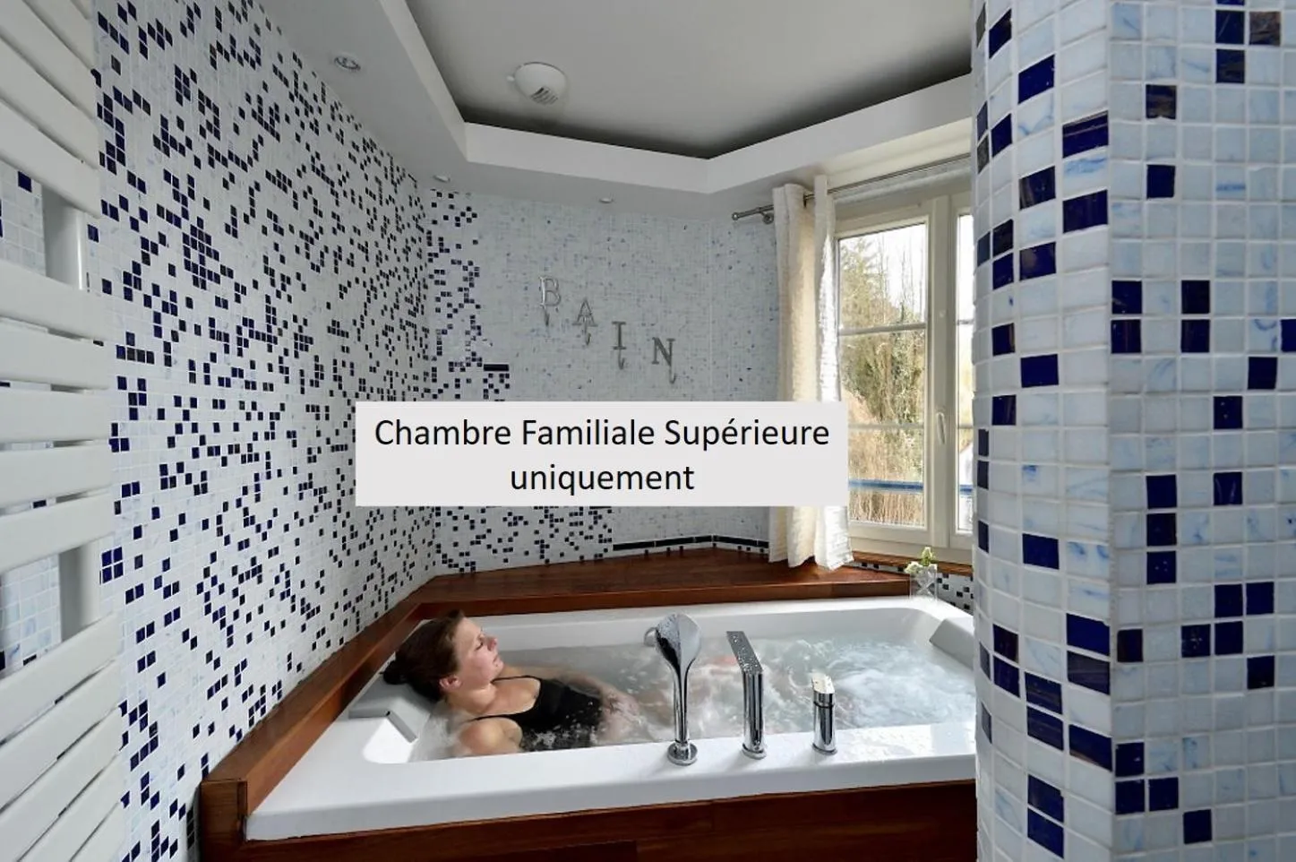 Hot Tub in Chambres d'hôtes Villa de Vienne-en-Arthies