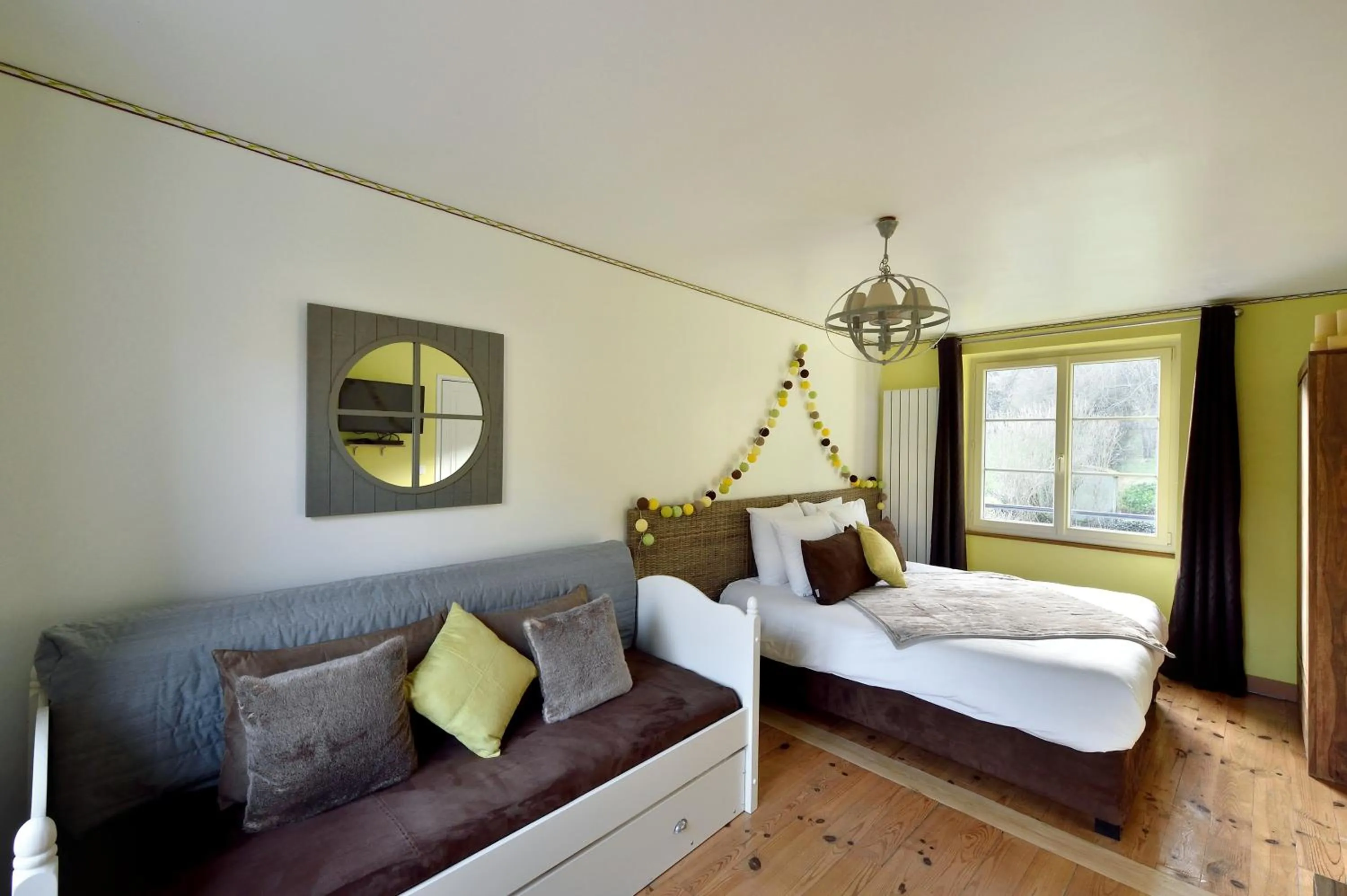 Photo of the whole room, Bed in Chambres d'hôtes Villa de Vienne-en-Arthies