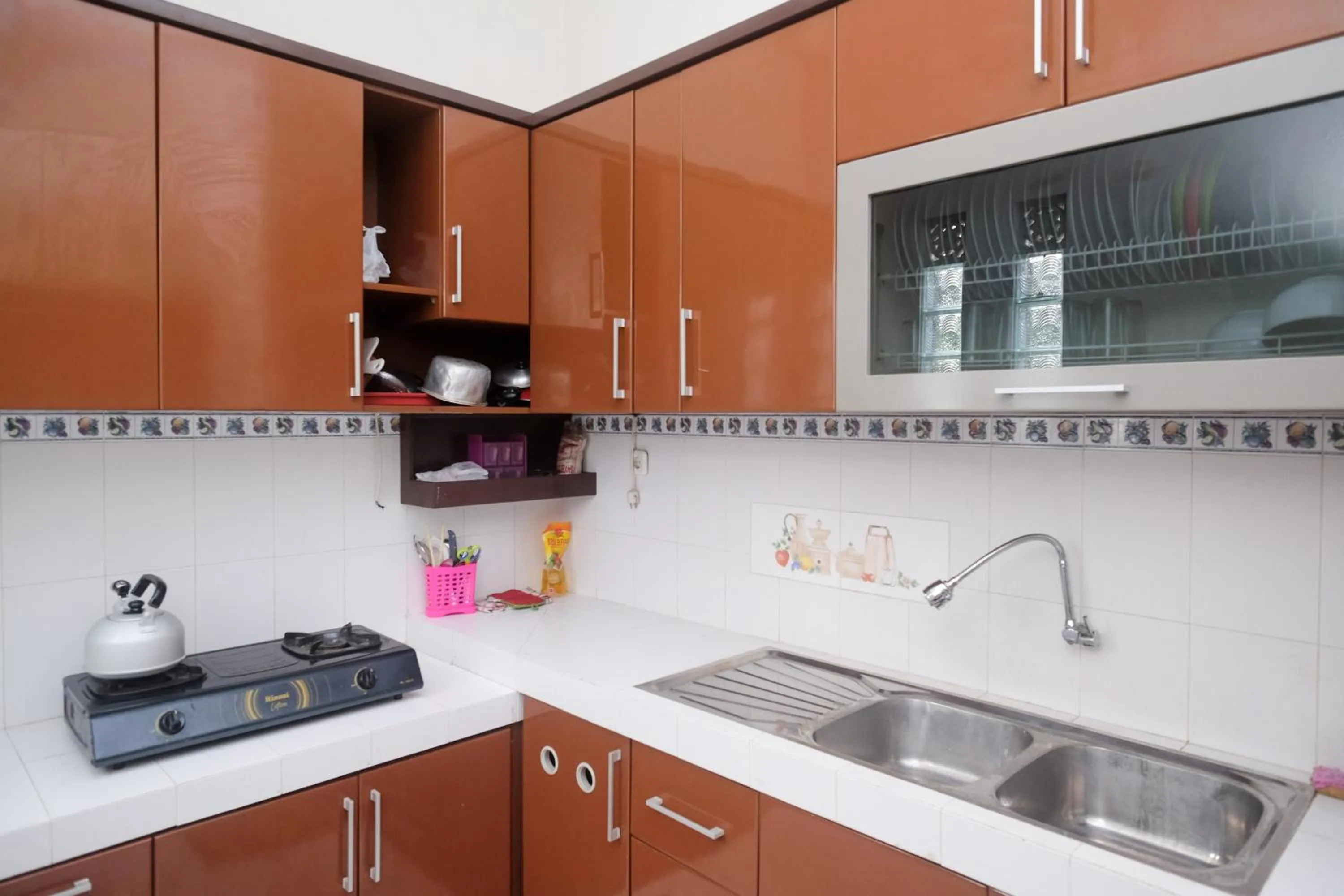 Kitchen or kitchenette in RedDoorz @ Griya Bougenville Magelang
