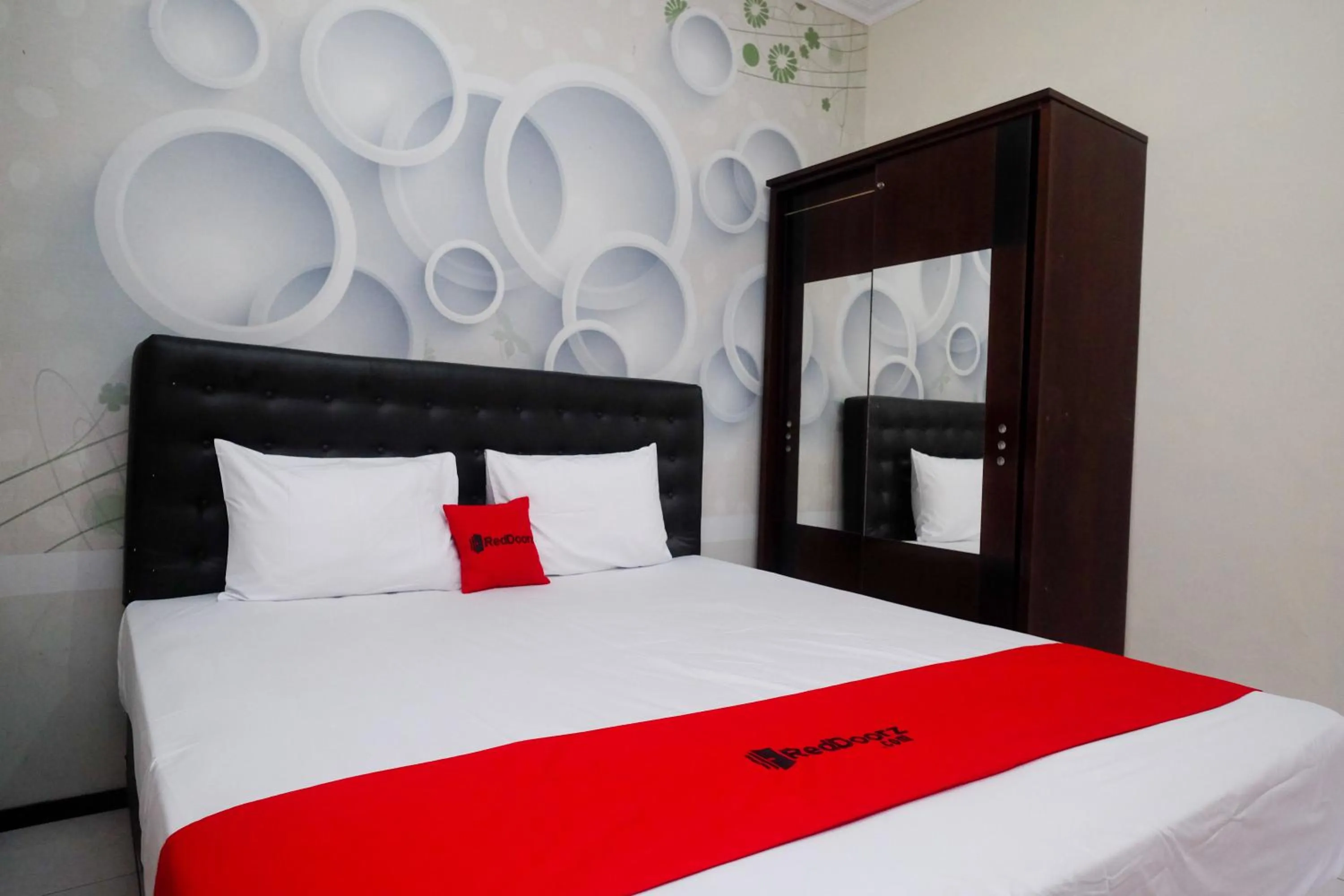 Bedroom, Bed in RedDoorz @ Griya Bougenville Magelang