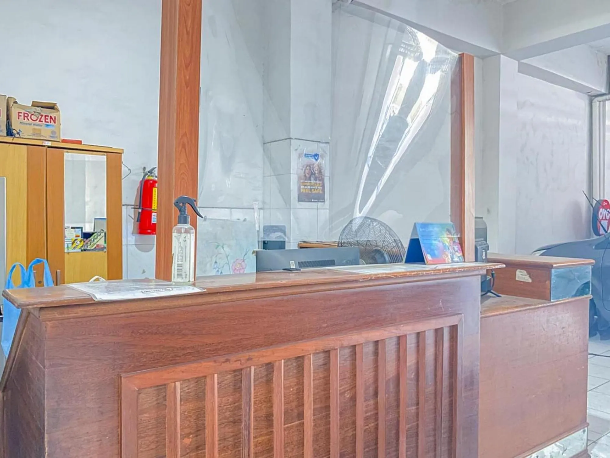 Lobby or reception in RedDoorz near Taman Flora Bratang Surabaya