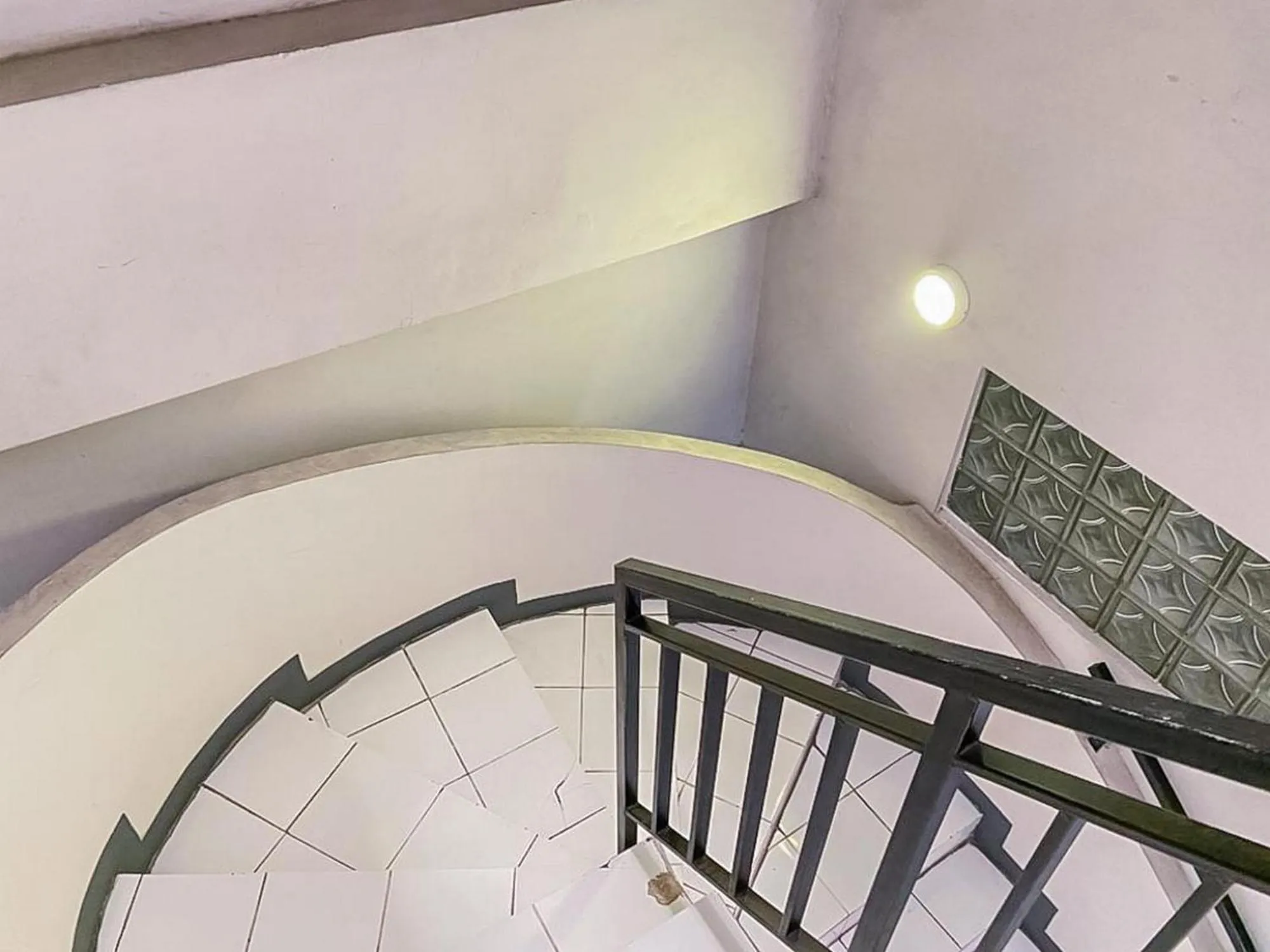 Property building in RedDoorz near Taman Flora Bratang Surabaya