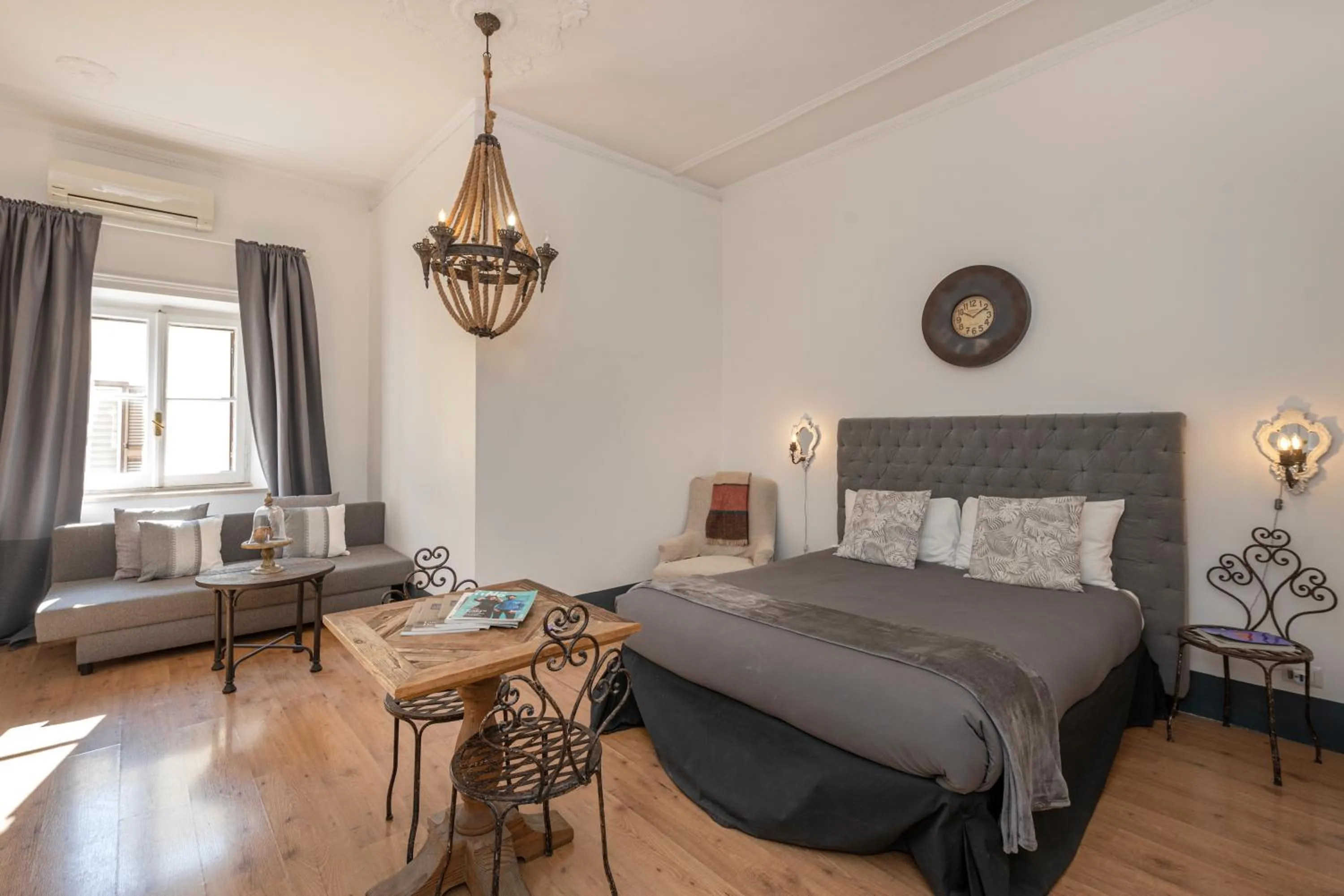 Bed in Angelina Dimora Contemporanea