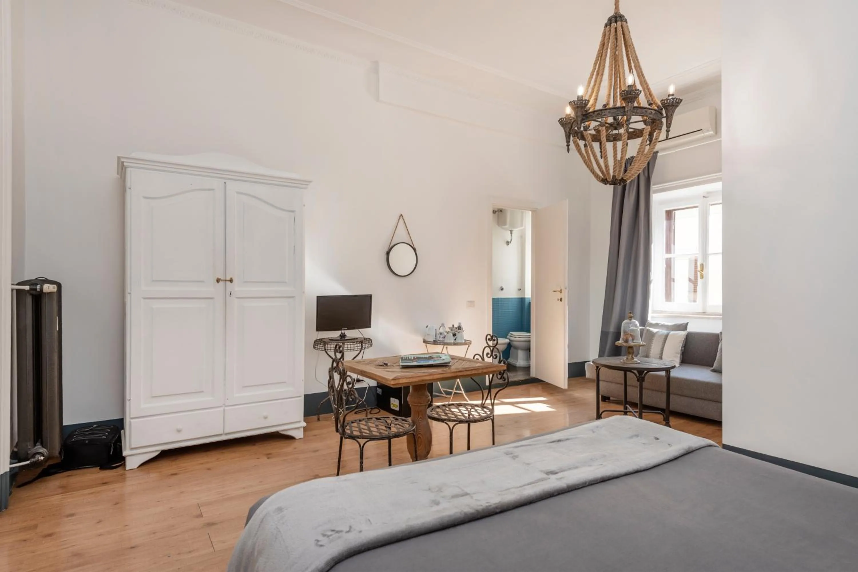 TV and multimedia, Bed in Angelina Dimora Contemporanea