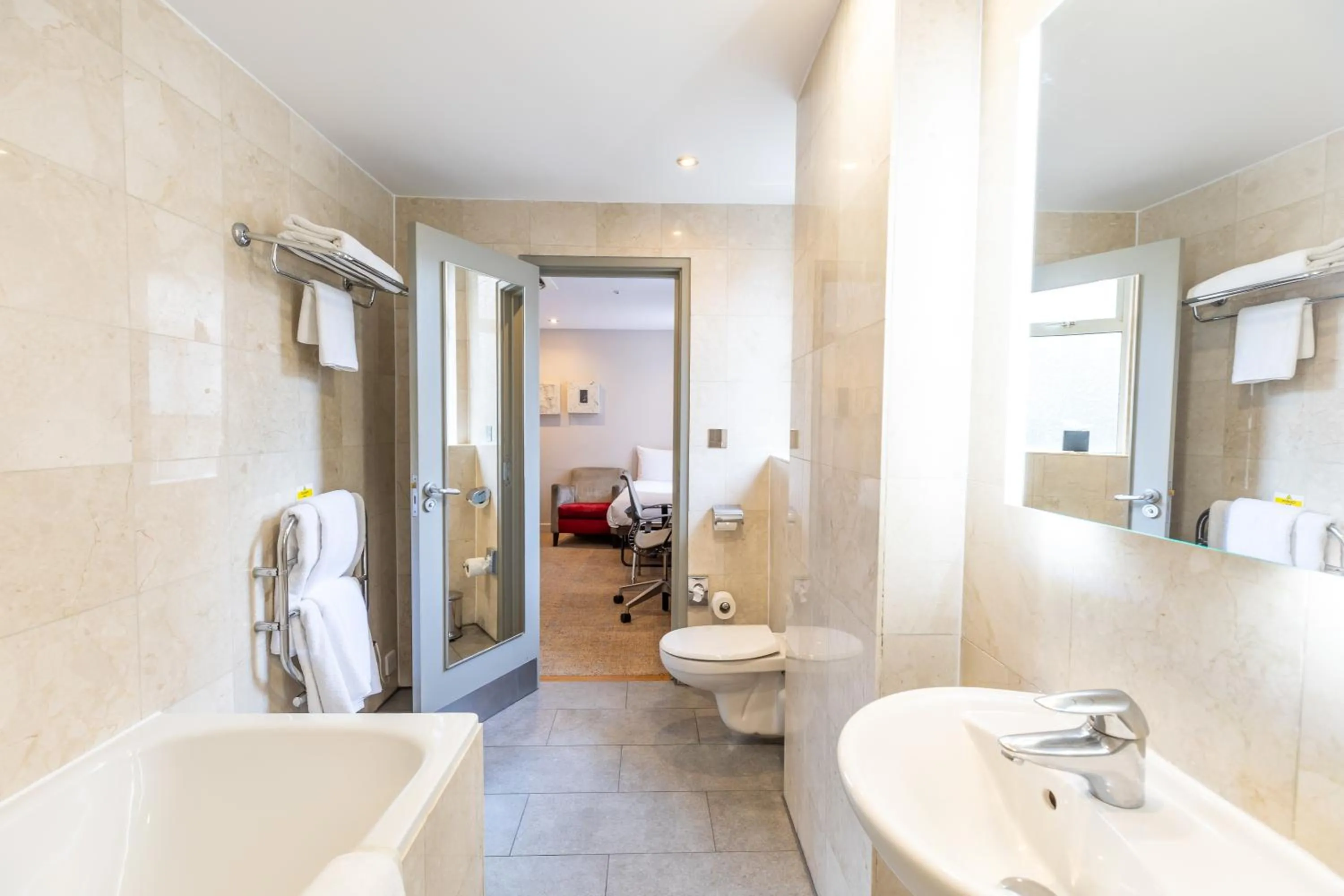Toilet in DoubleTree by Hilton London – West End