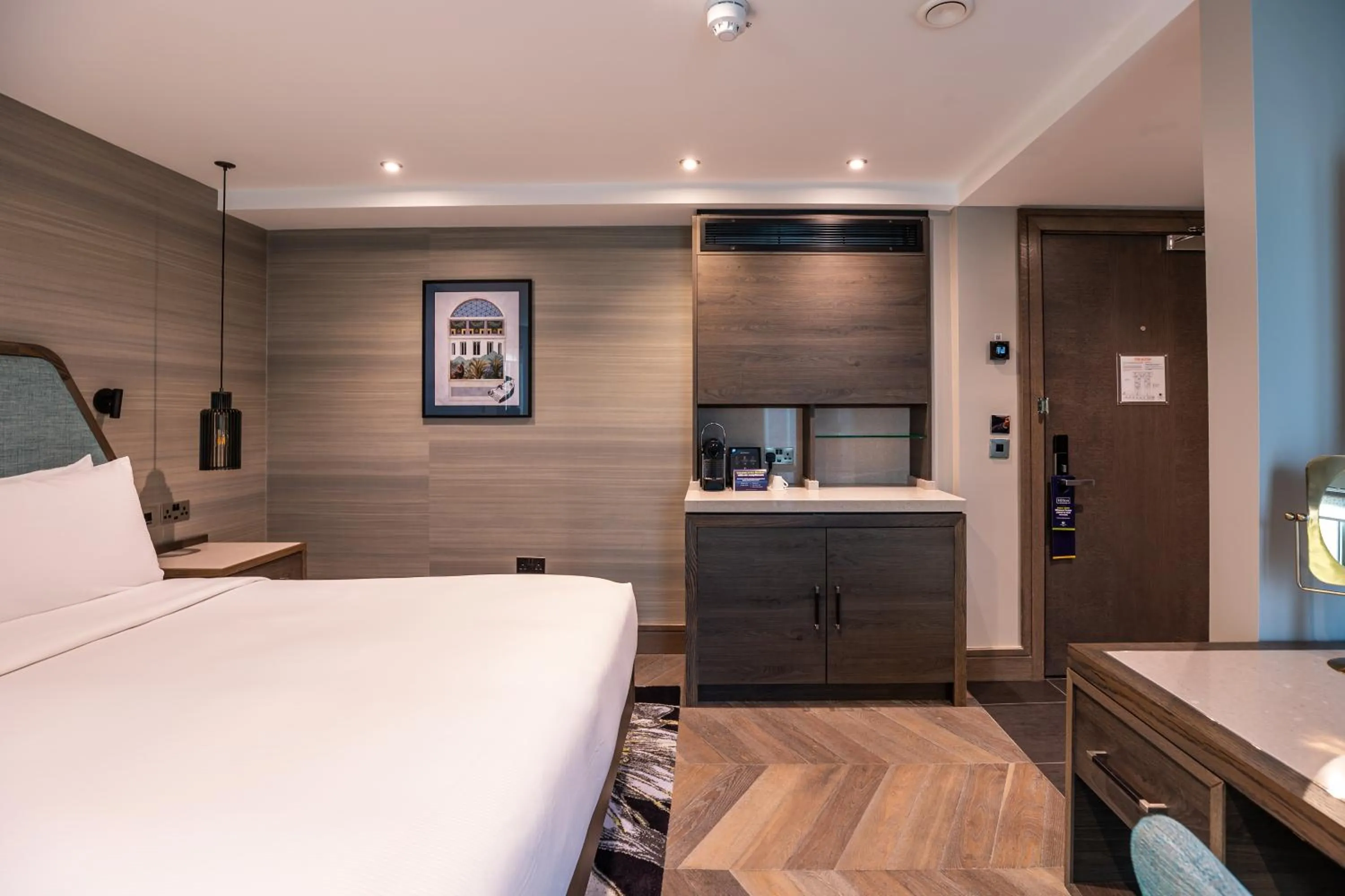 Coffee/tea facilities, Bed in DoubleTree by Hilton London – West End