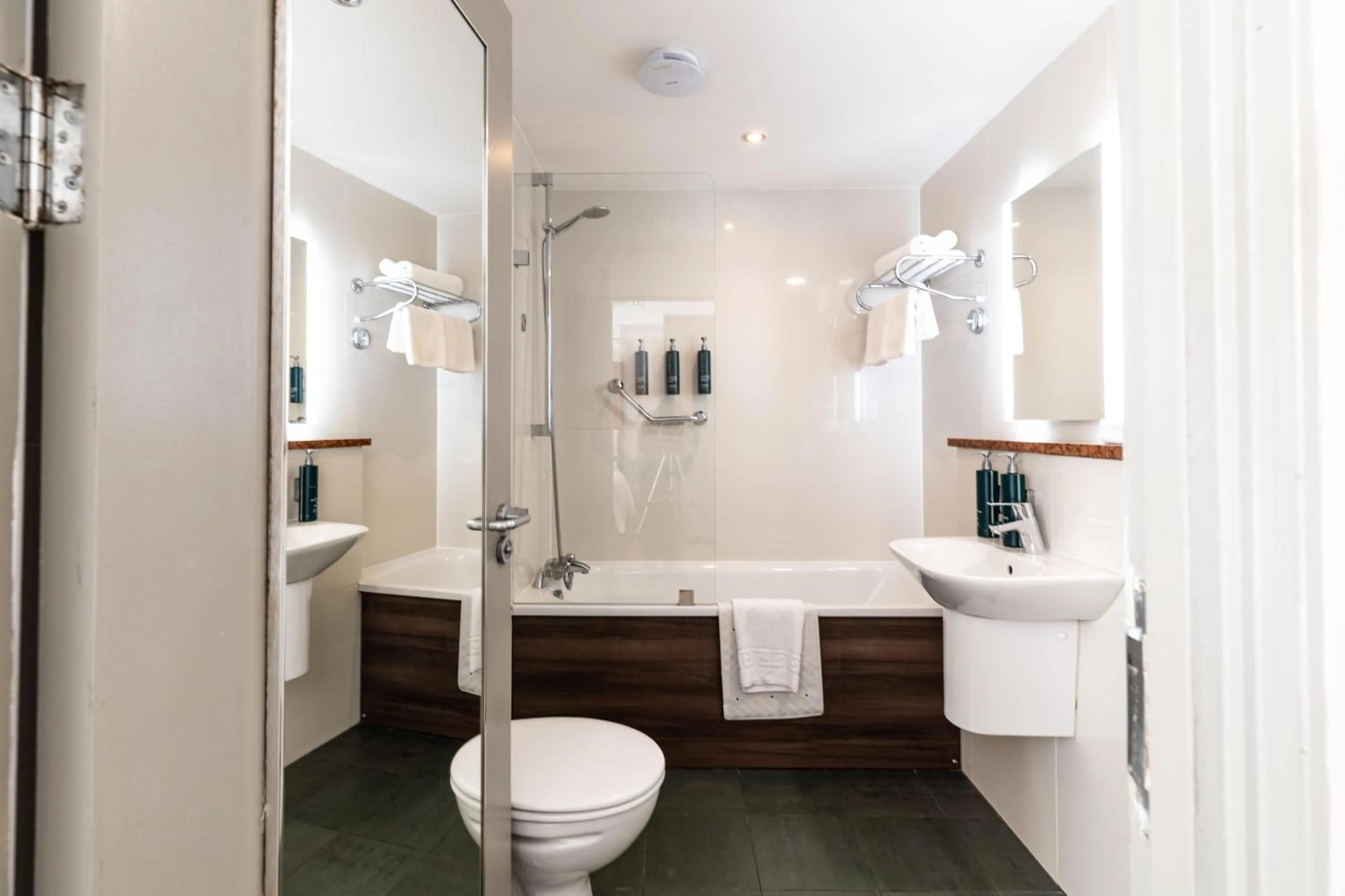 Bathroom in DoubleTree by Hilton London – West End