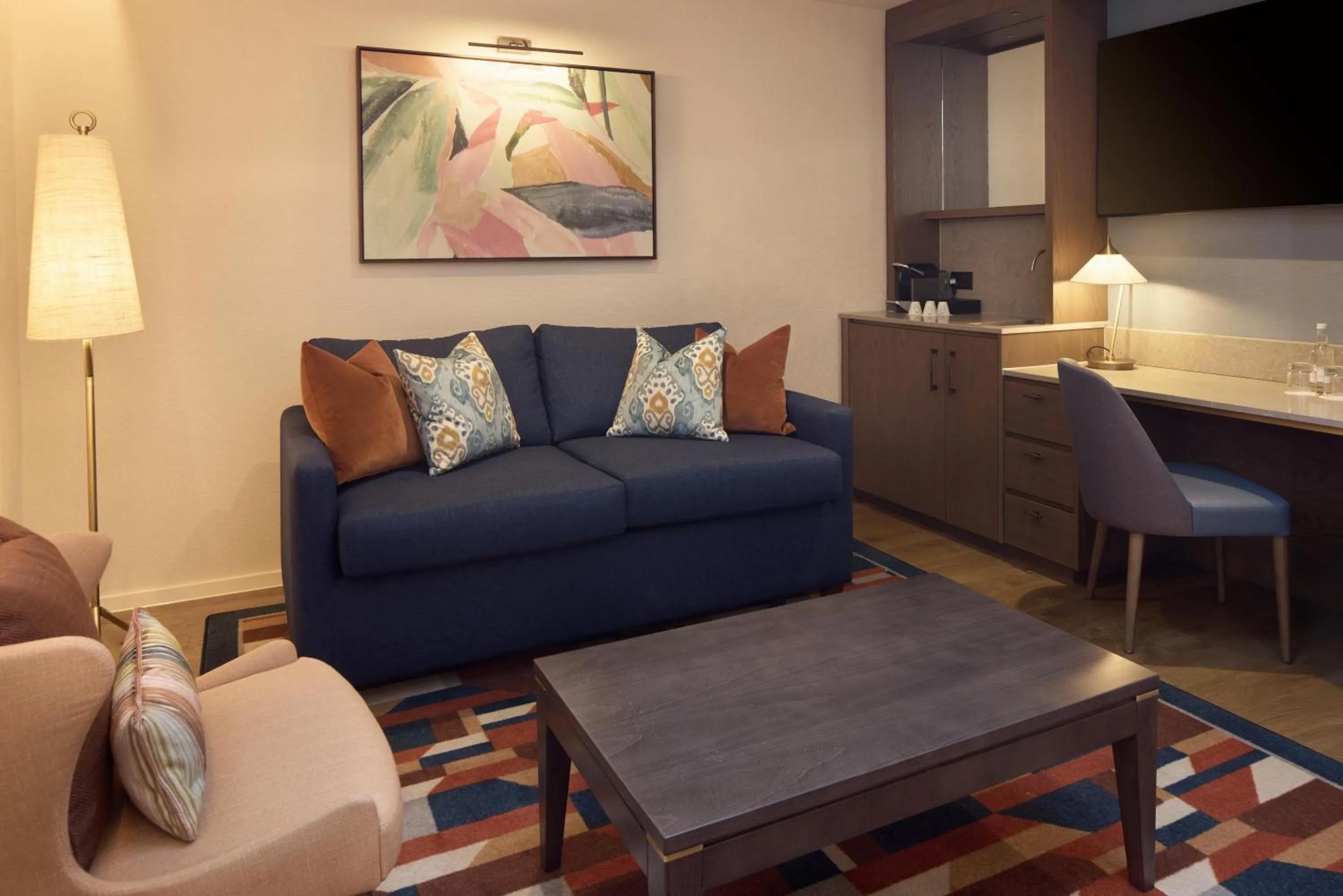 Living room in DoubleTree by Hilton London – West End