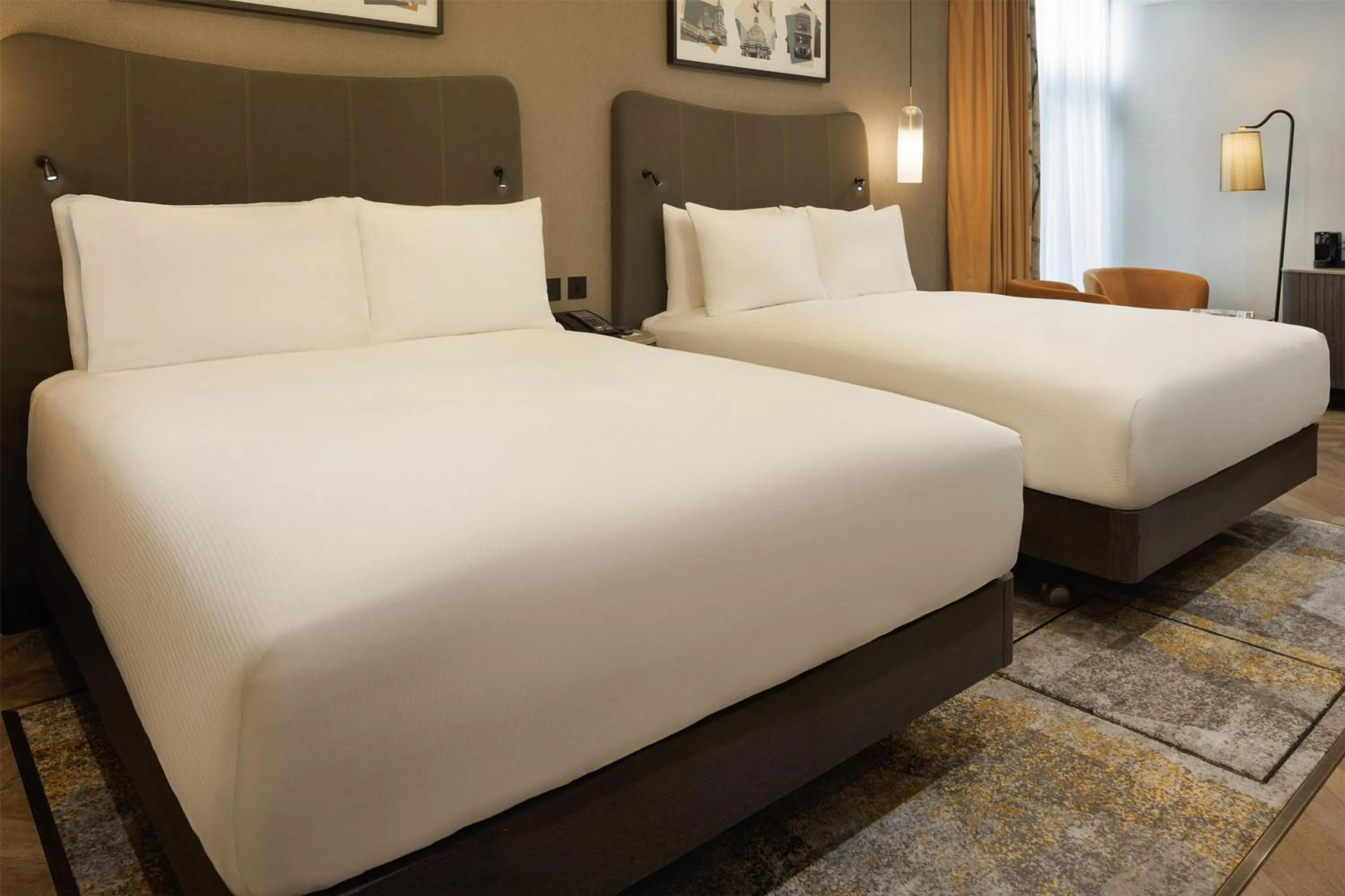 Bed in DoubleTree by Hilton London – West End