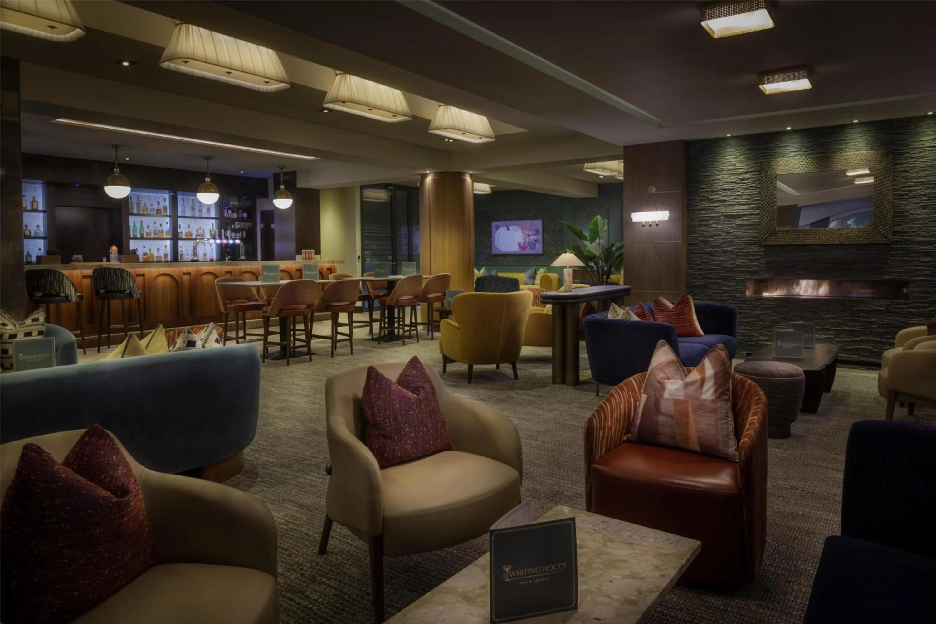 Lounge or bar in DoubleTree by Hilton London – West End