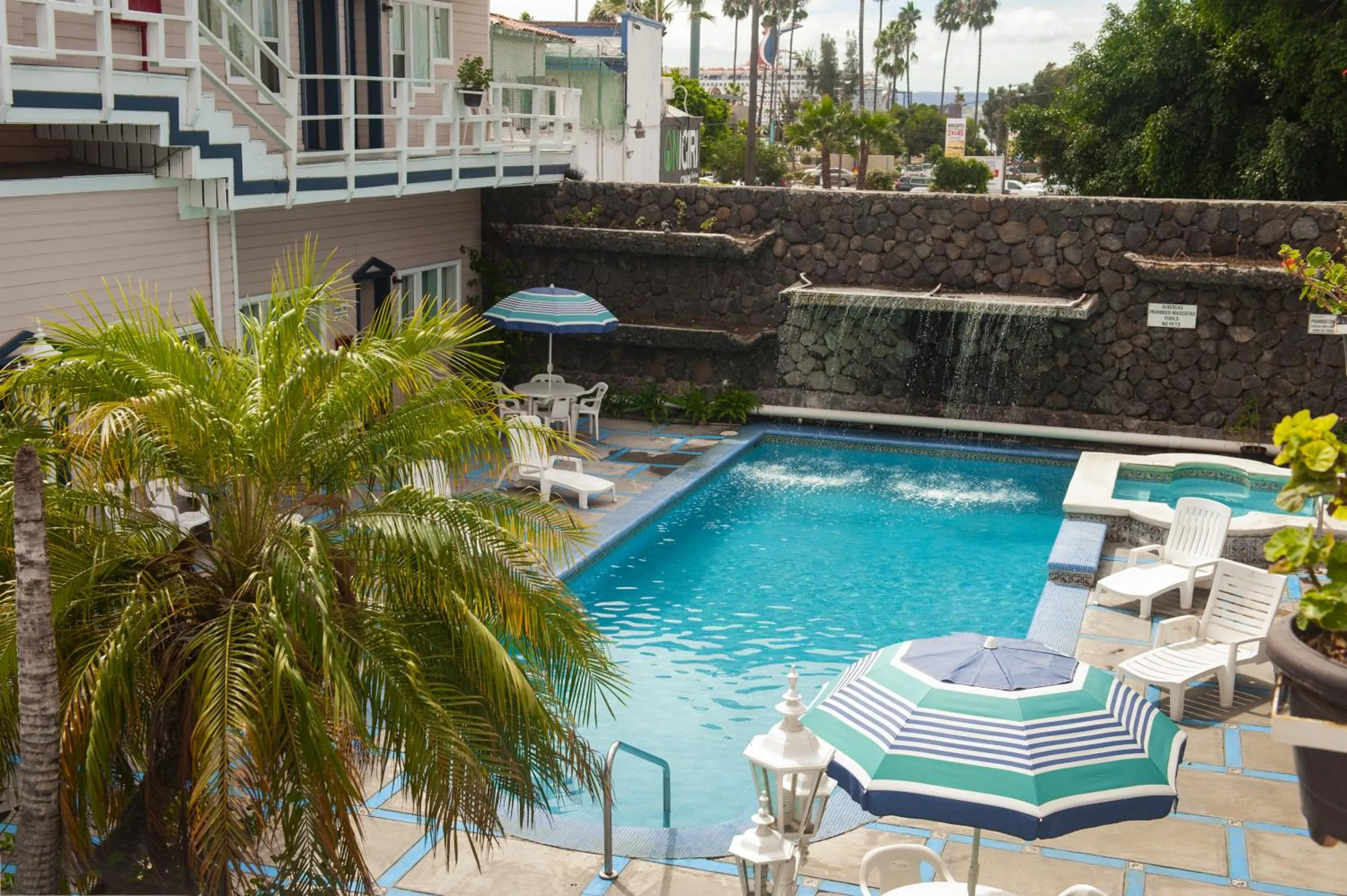 Swimming pool in Hotel Villa Fontana Inn