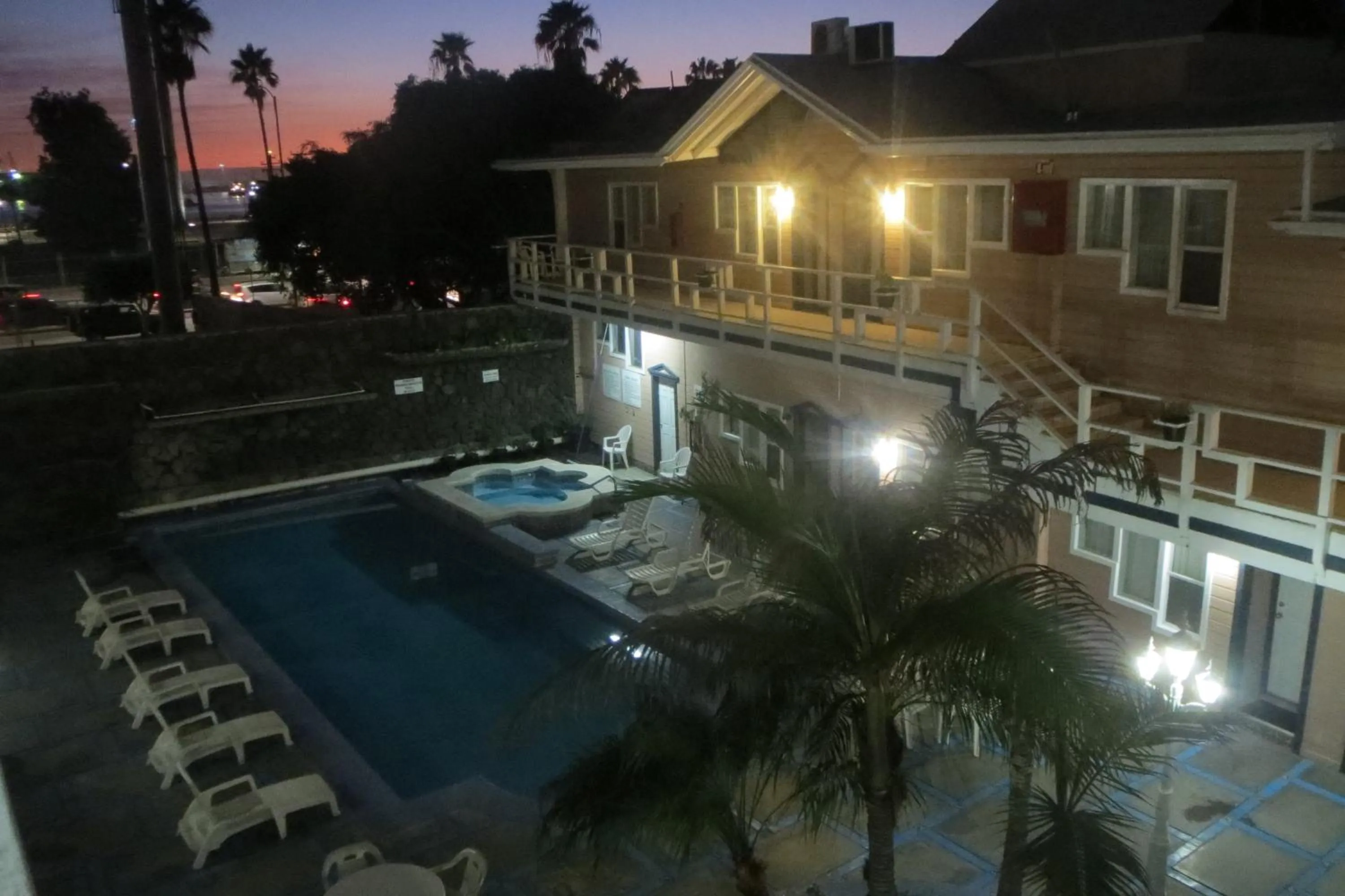 Pool view in Hotel Villa Fontana Inn