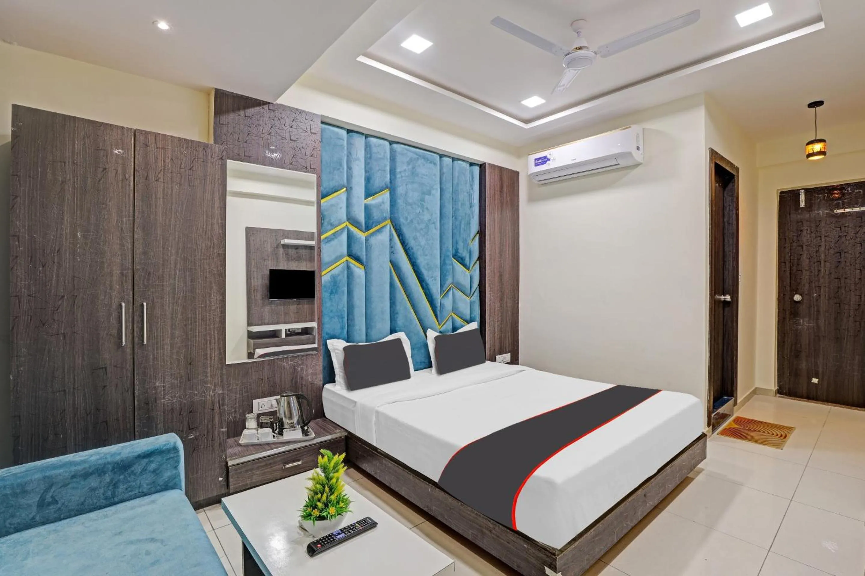 Hotel O M D Palace