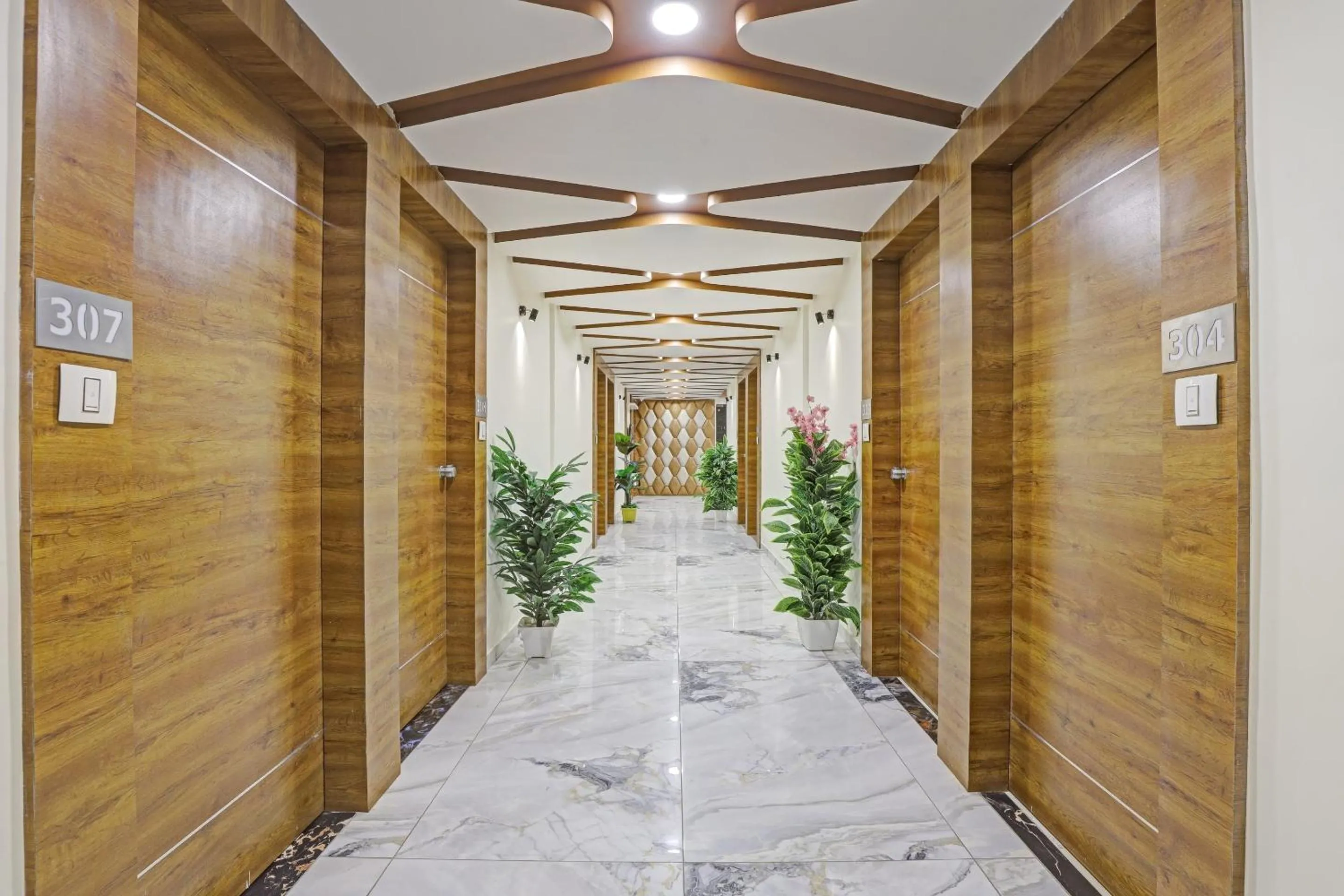 Hotel O M D Palace